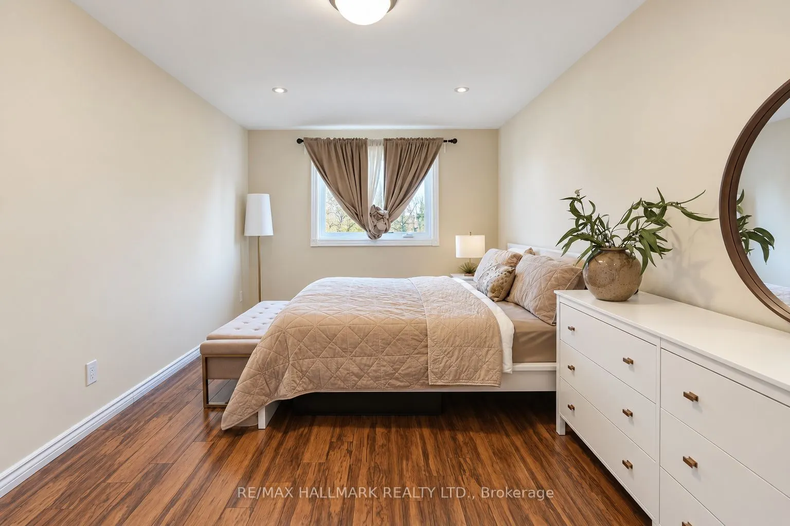 648 Mossbank Court