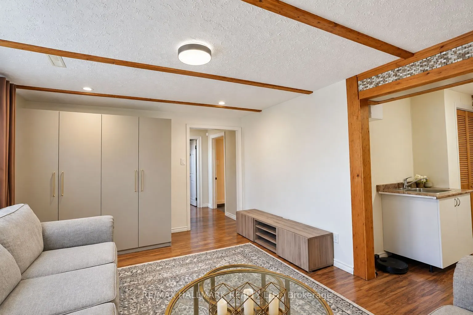 648 Mossbank Court