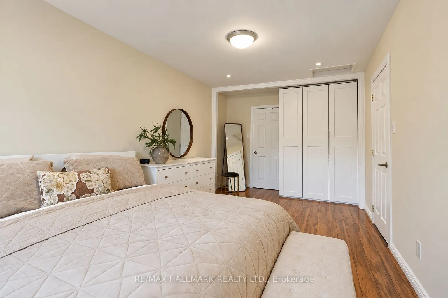 648 Mossbank Court