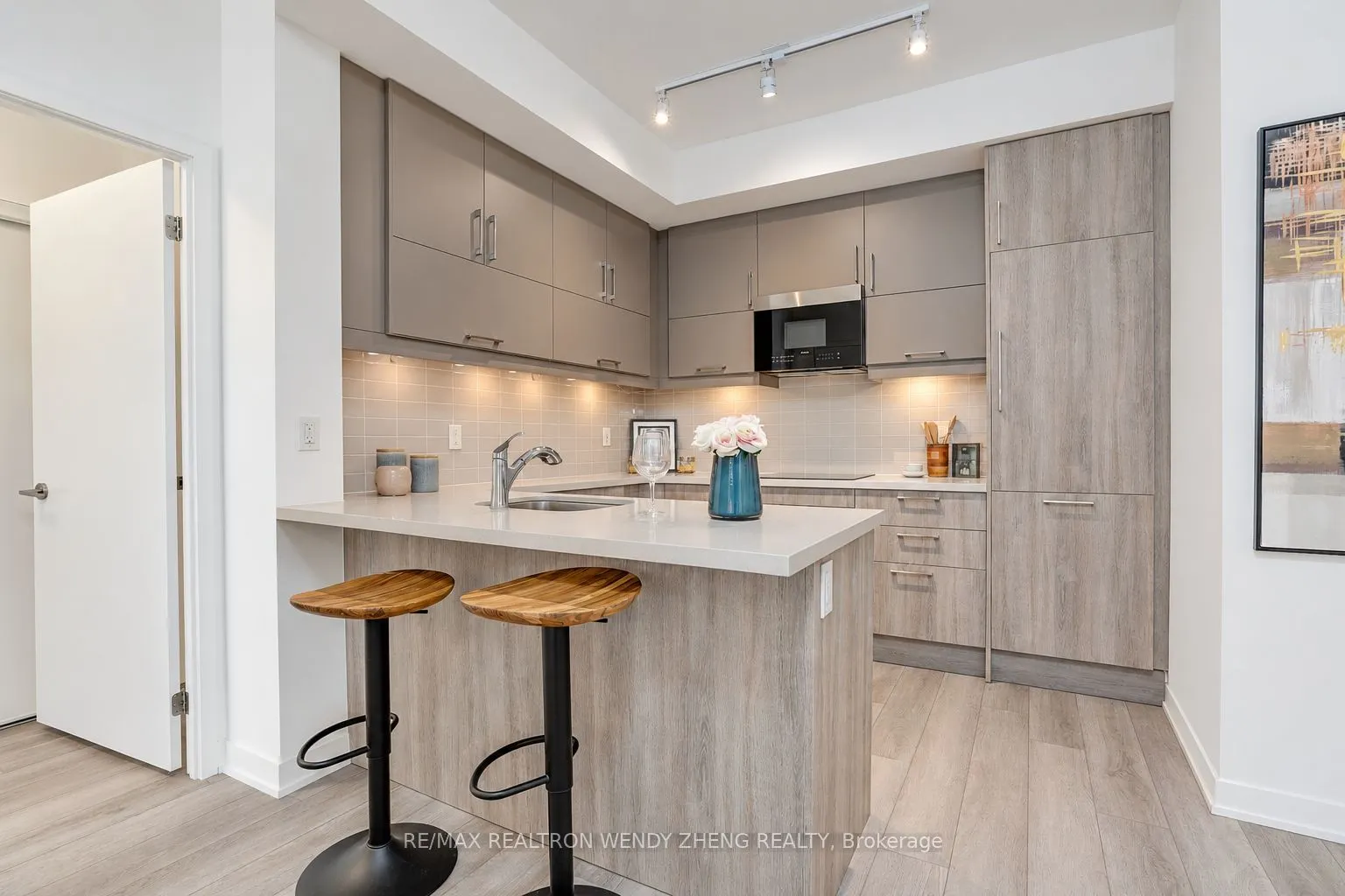 38 Simcoe Promenade N #C503