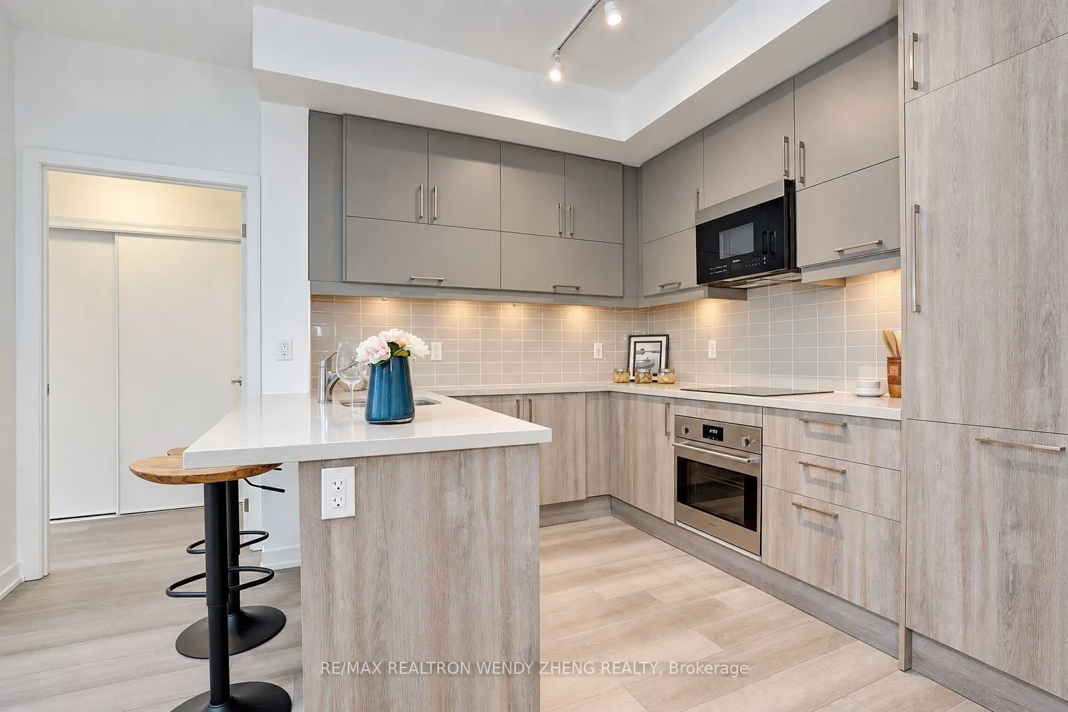 38 Simcoe Promenade N #C503