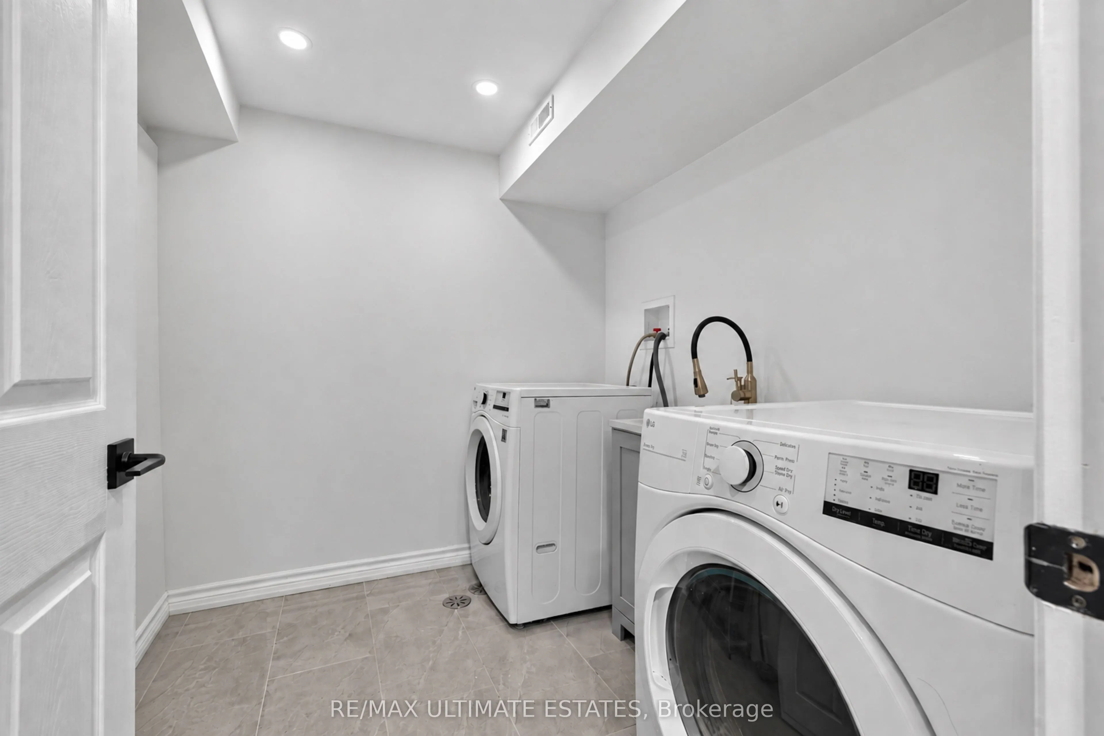 587 Caboto Trail
