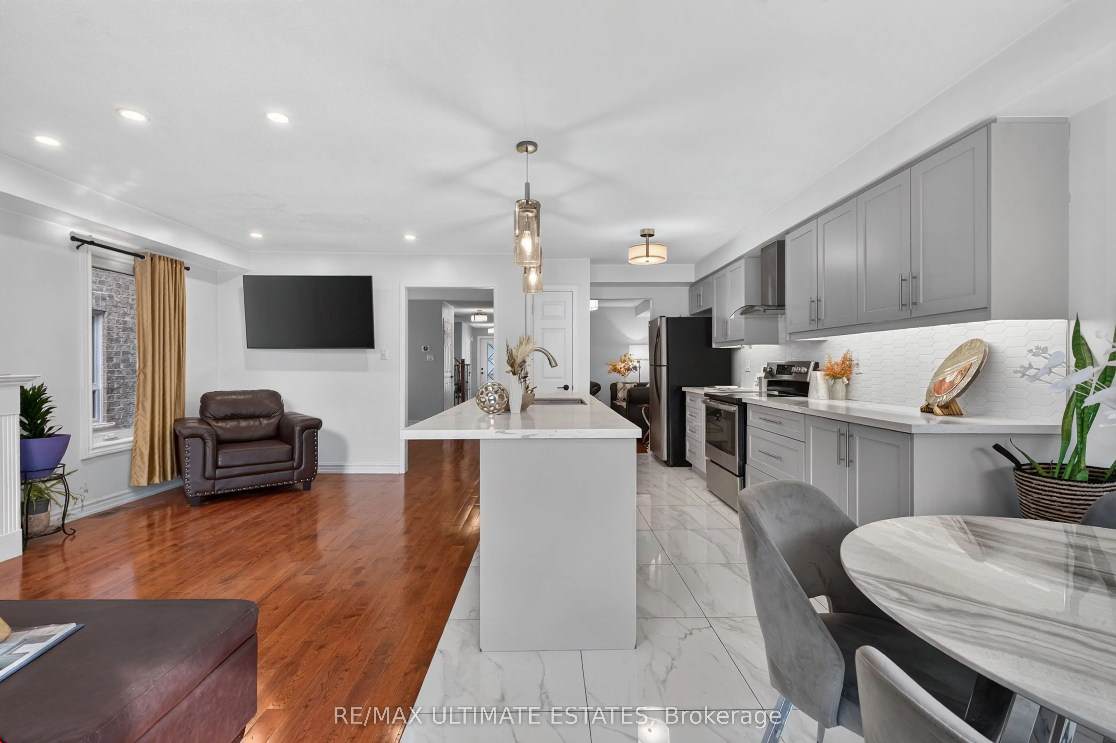 587 Caboto Trail