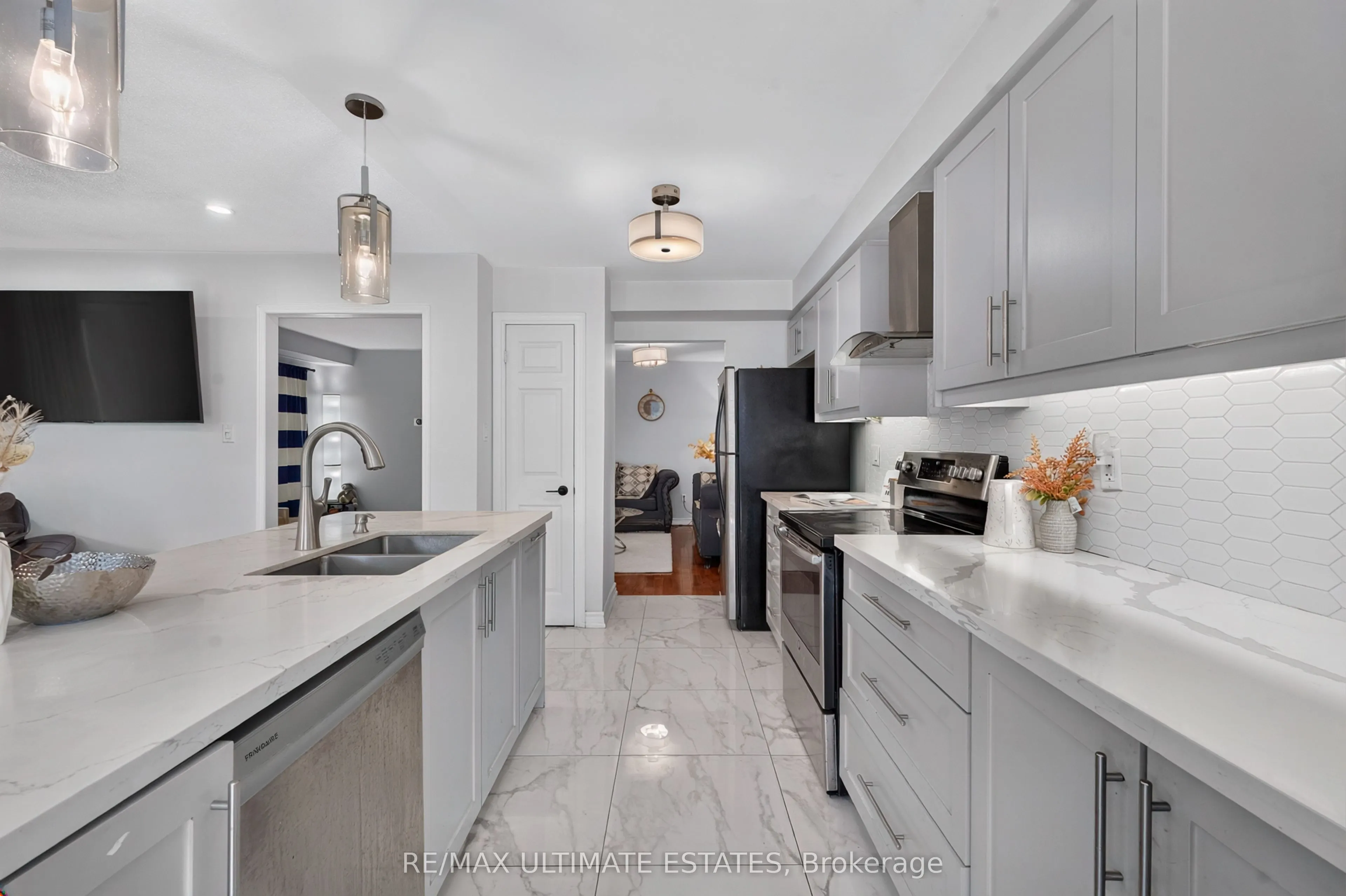587 Caboto Trail