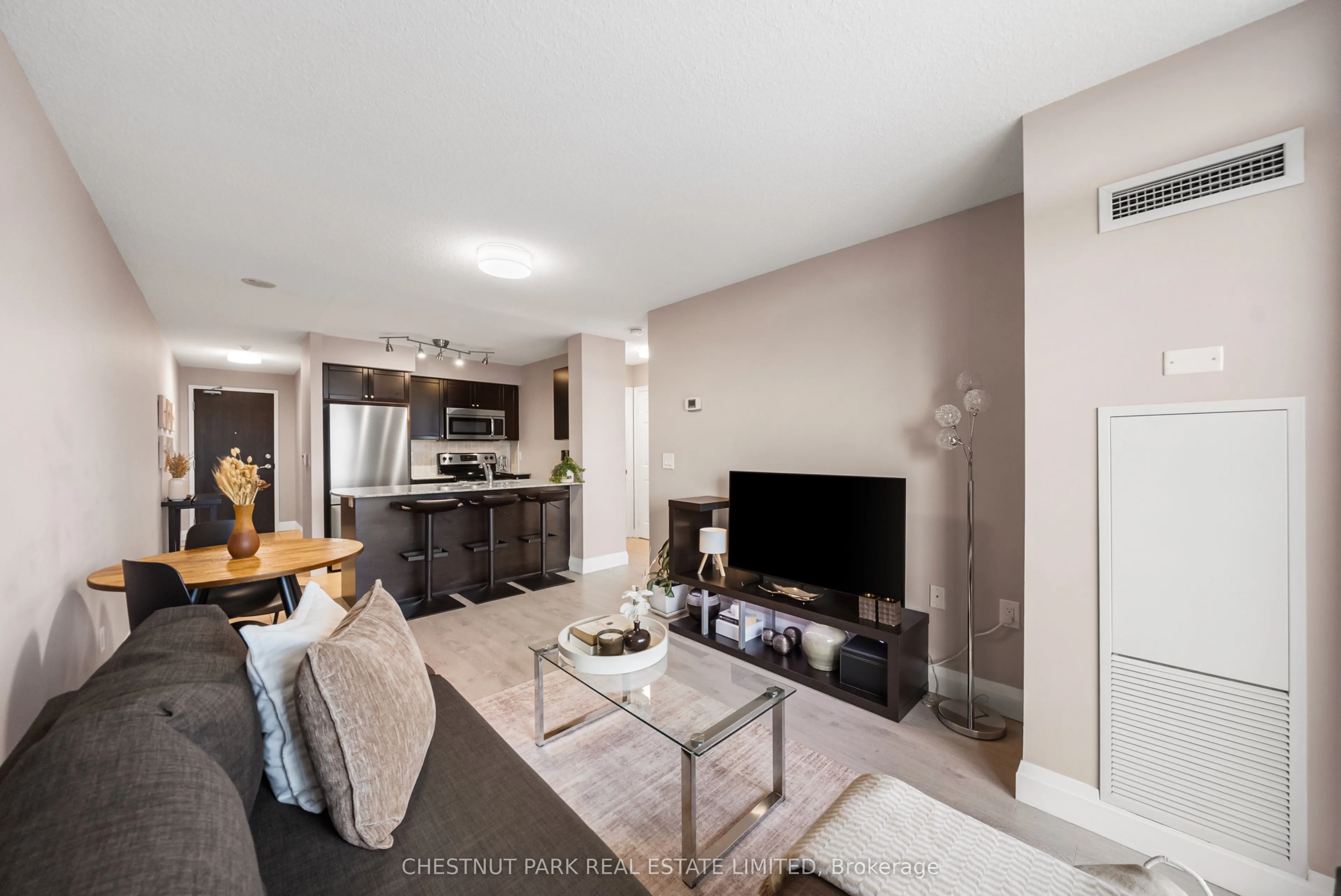 73 King William Crescent #701