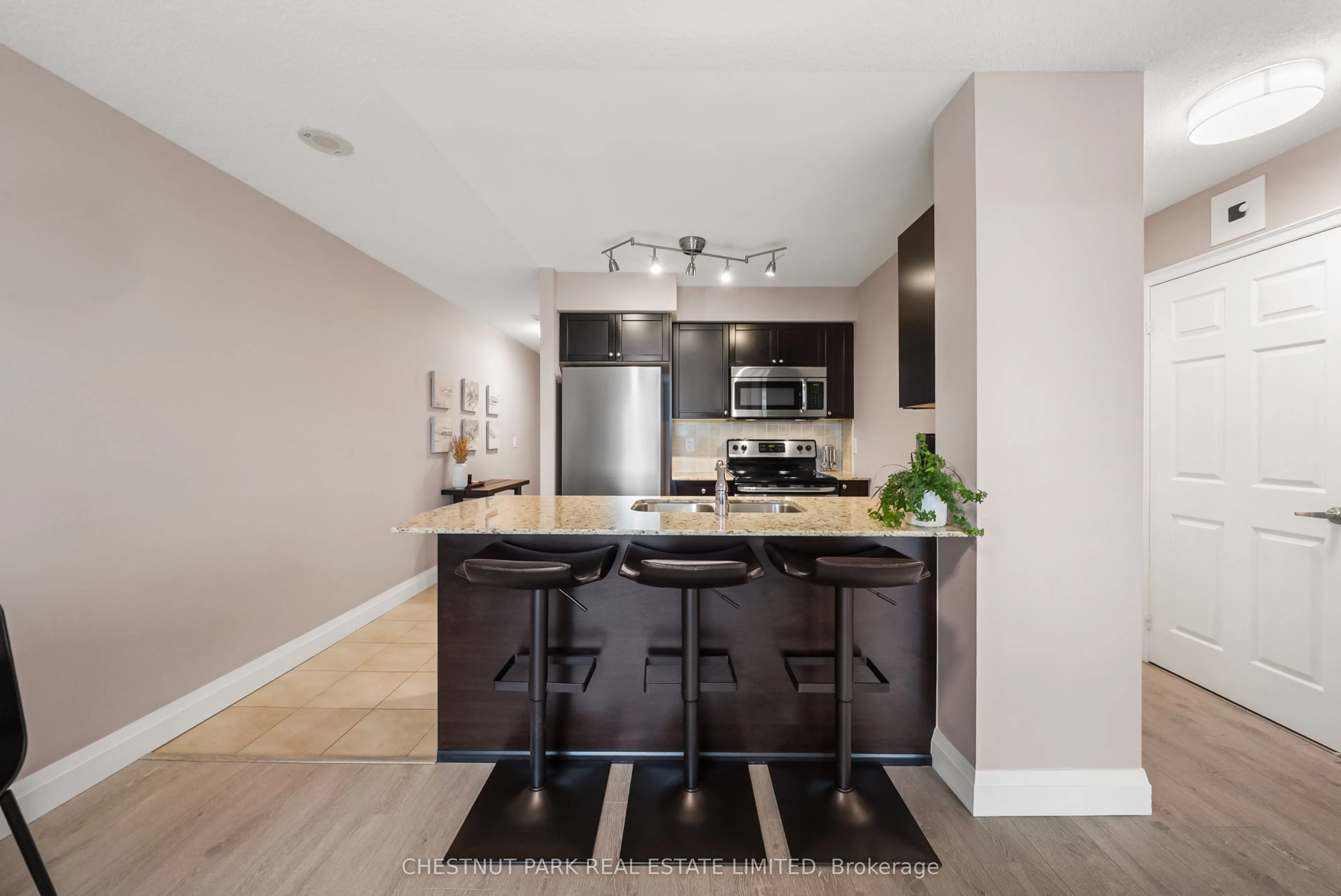 73 King William Crescent #701
