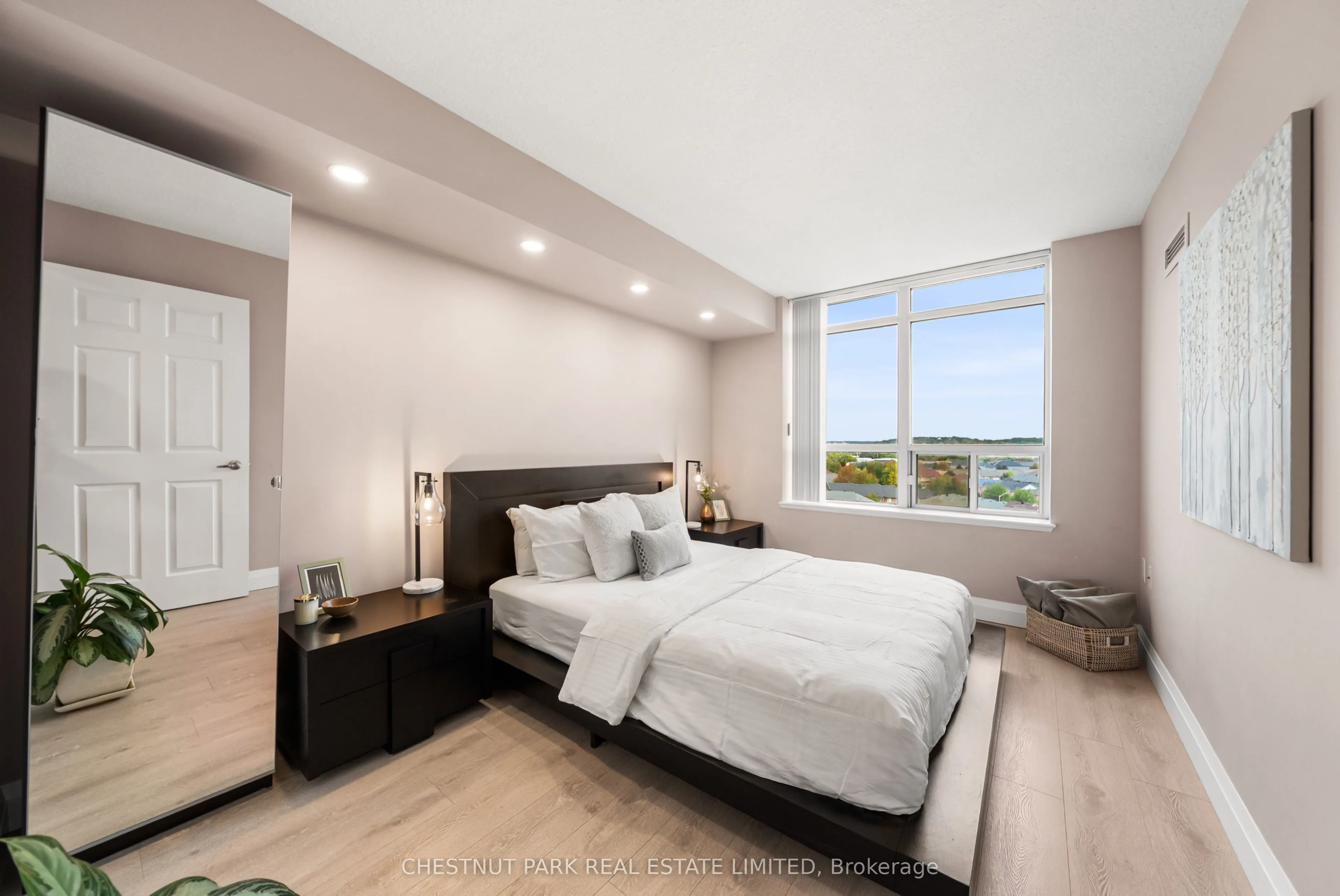 73 King William Crescent #701