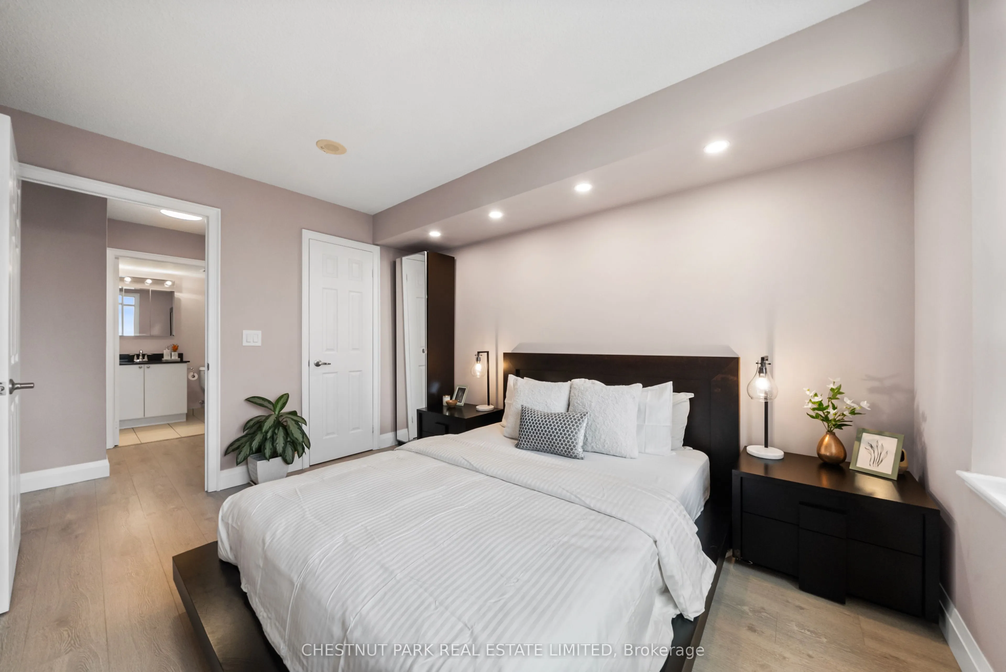 73 King William Crescent #701
