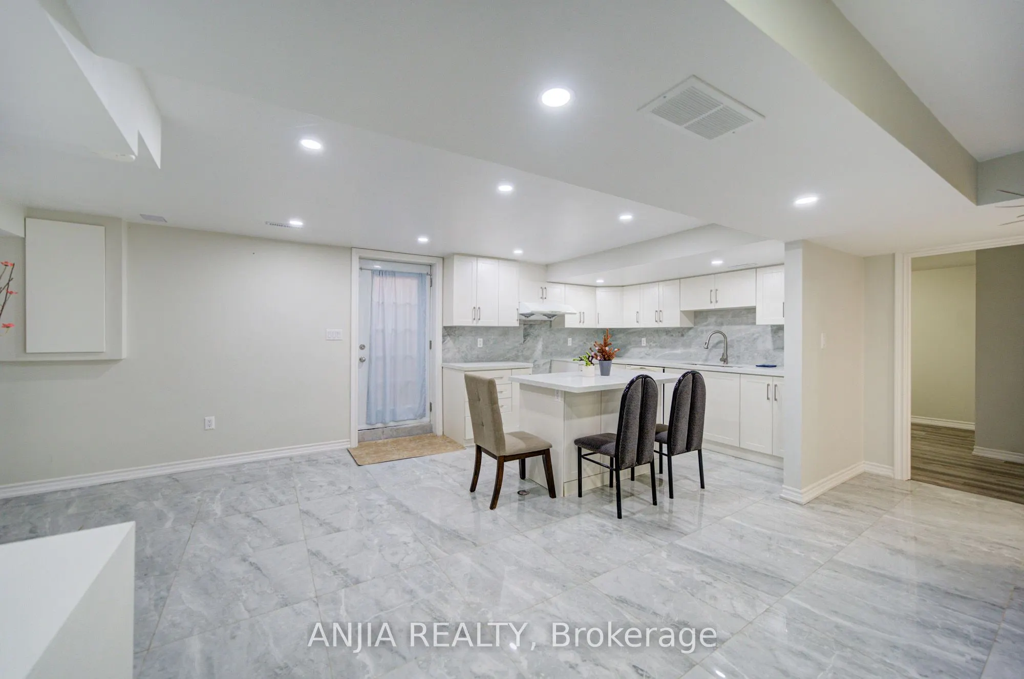 8 Brooklyn Crescent