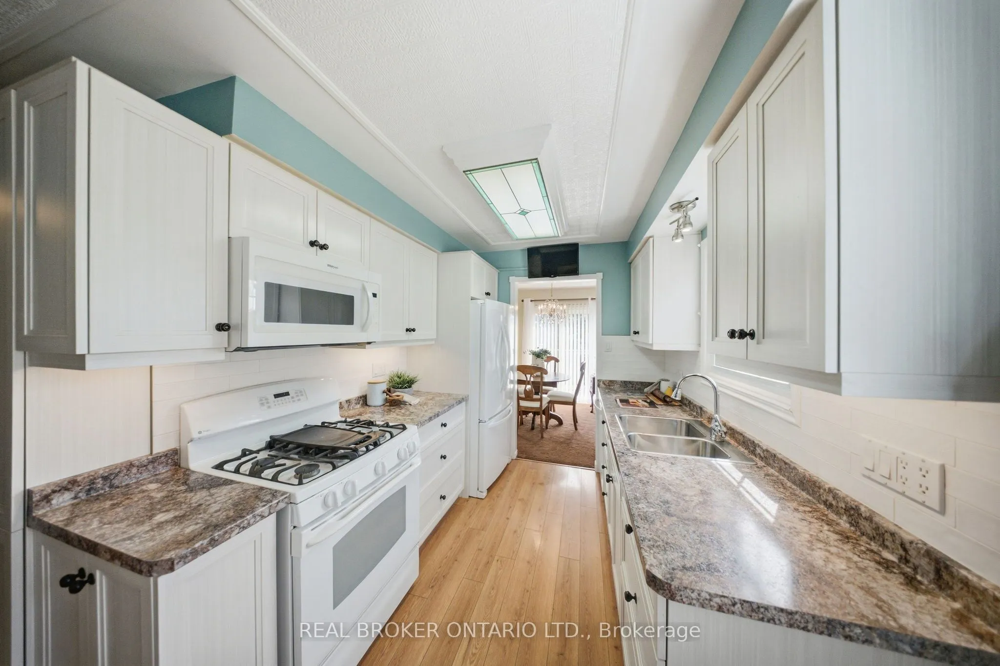21 Adams Court #21