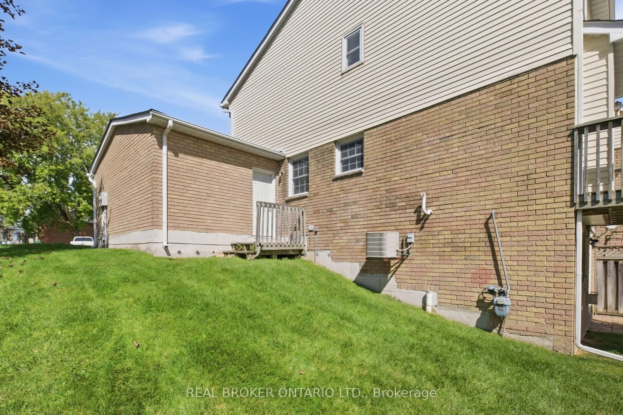 21 Adams Court #21