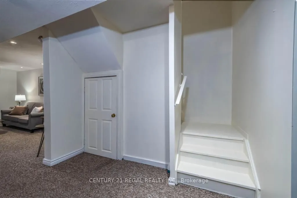 43 Waterton Crescent