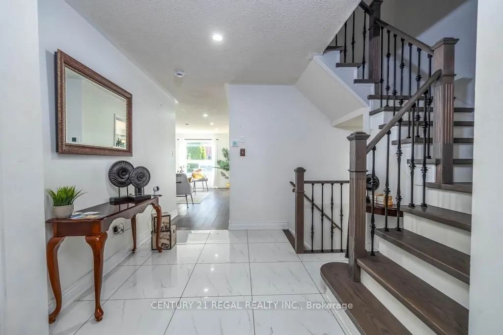 43 Waterton Crescent