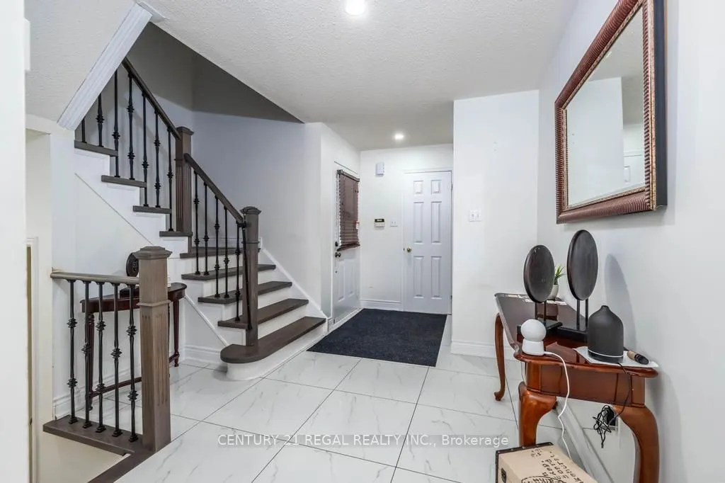 43 Waterton Crescent