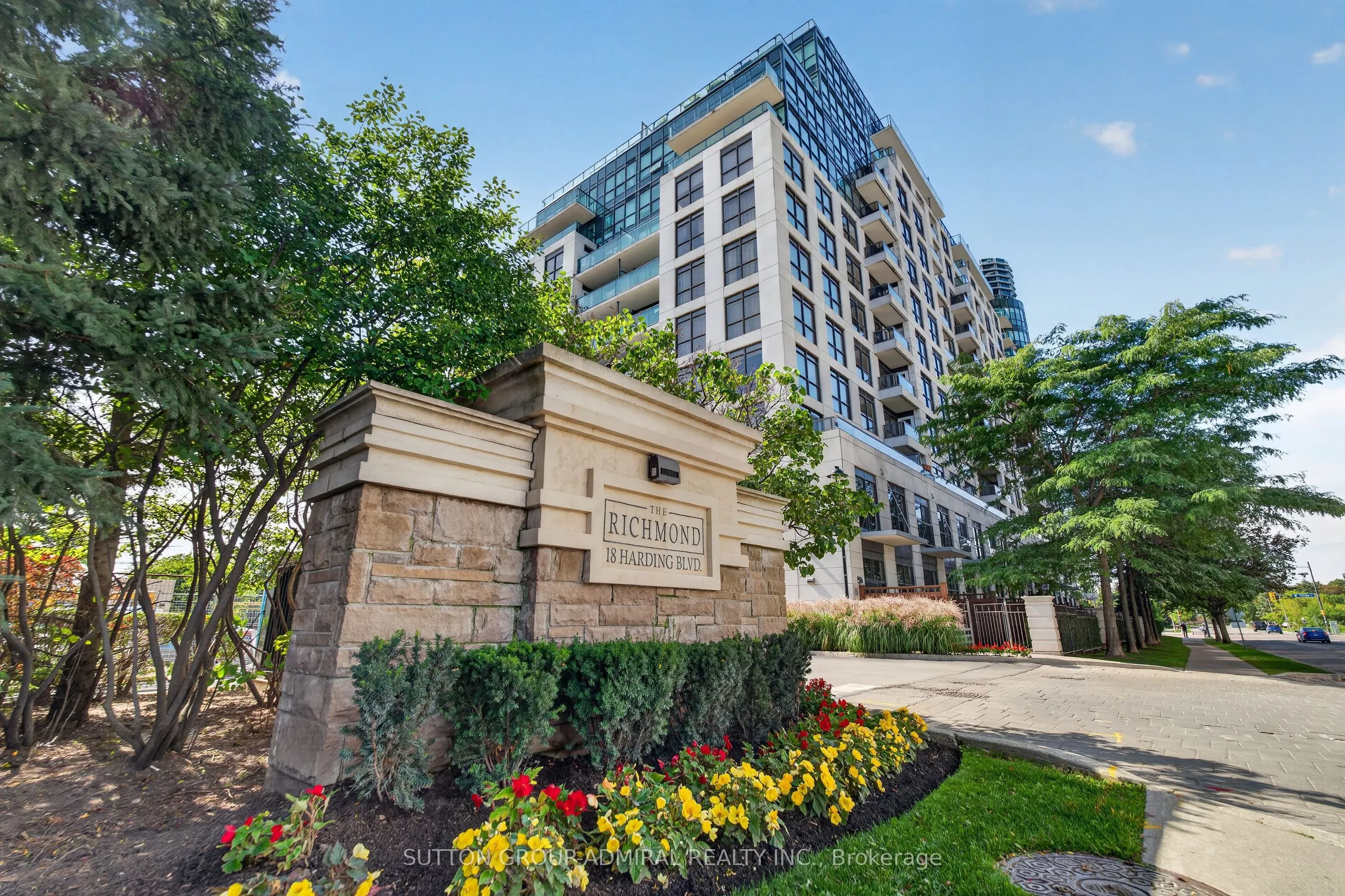 18 Harding Boulevard #1203