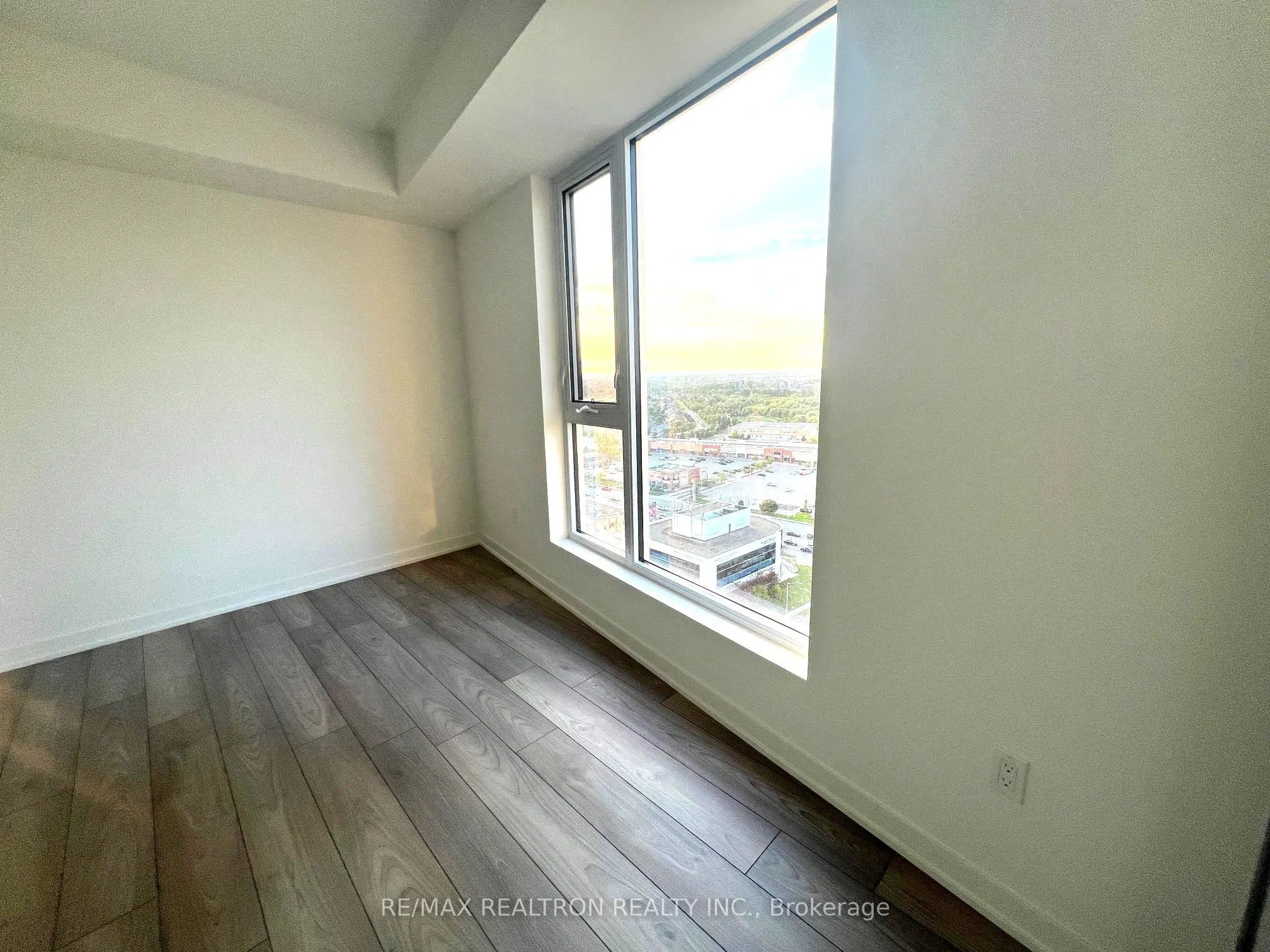 10 Abeja Street #1915