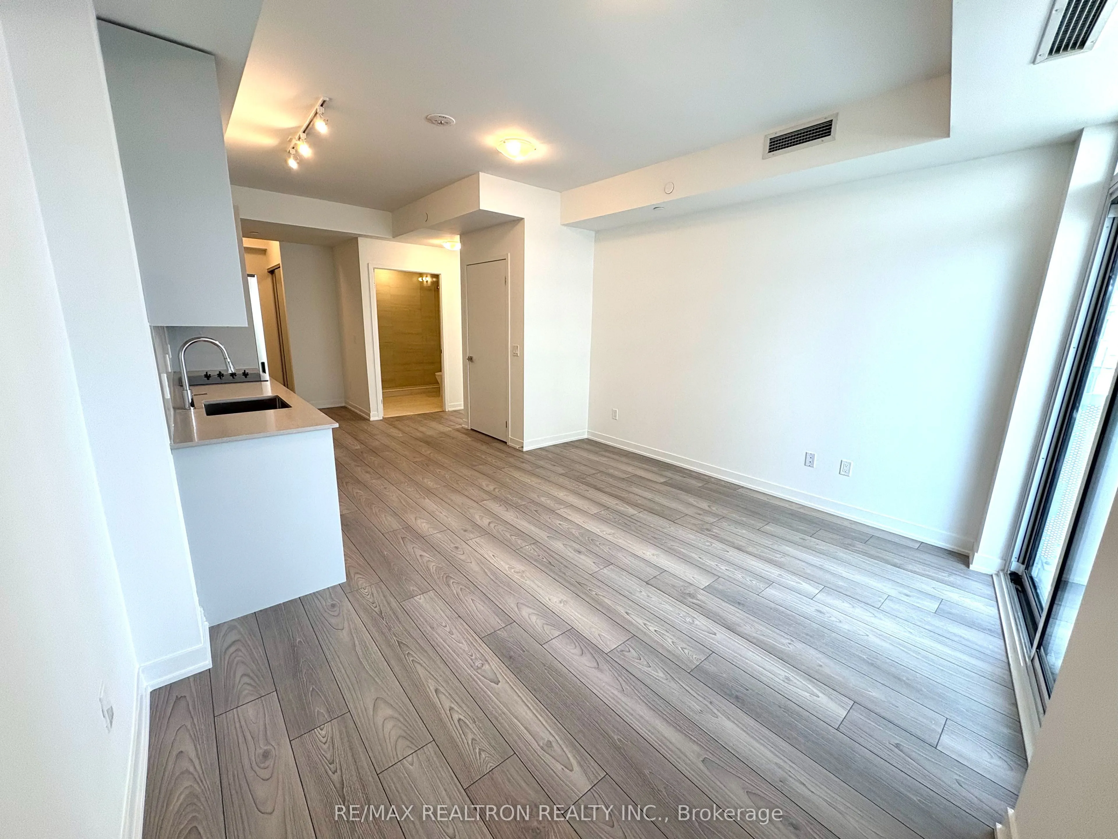 10 Abeja Street #1915