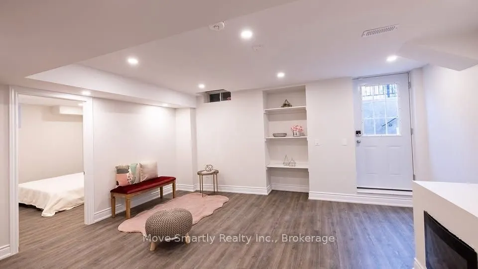 131 Bentwood Crescent #Lower