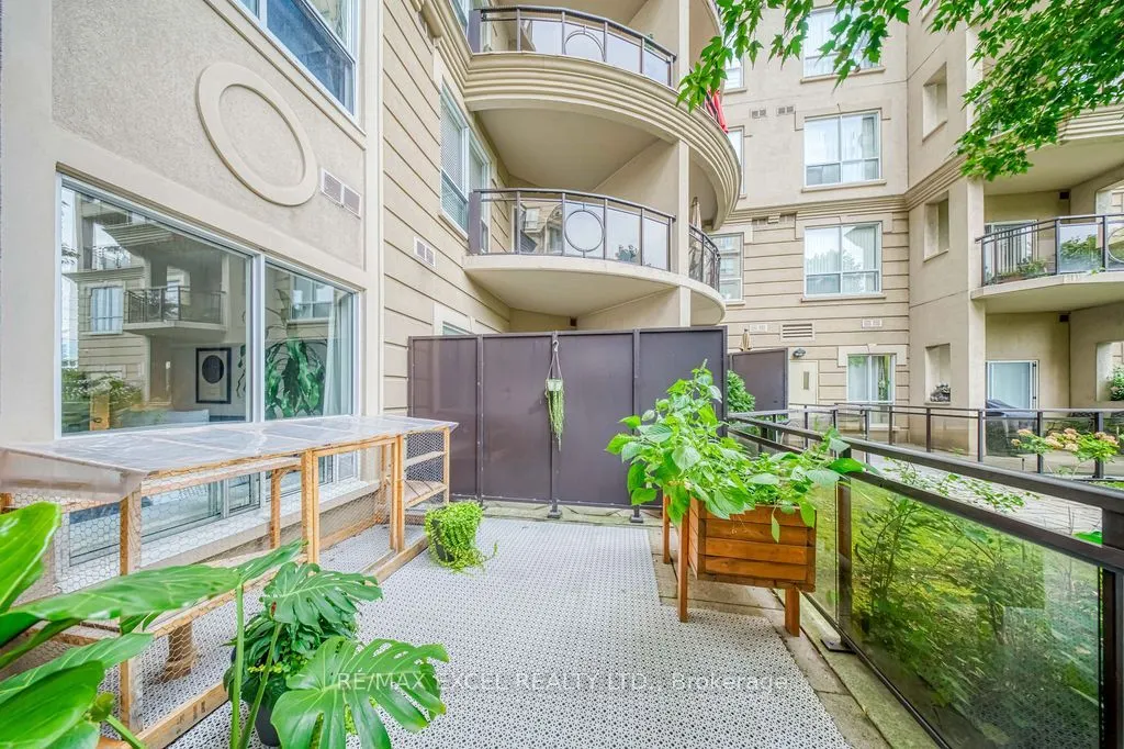 8 Maison Parc Court #102
