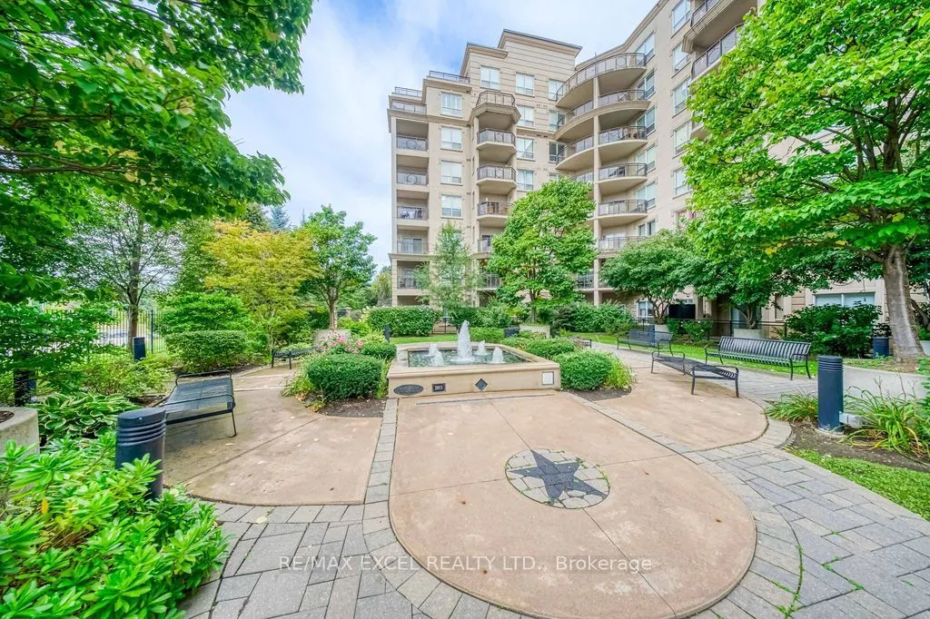 8 Maison Parc Court #102