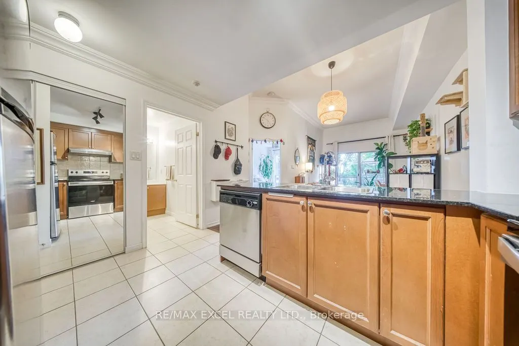 8 Maison Parc Court #102