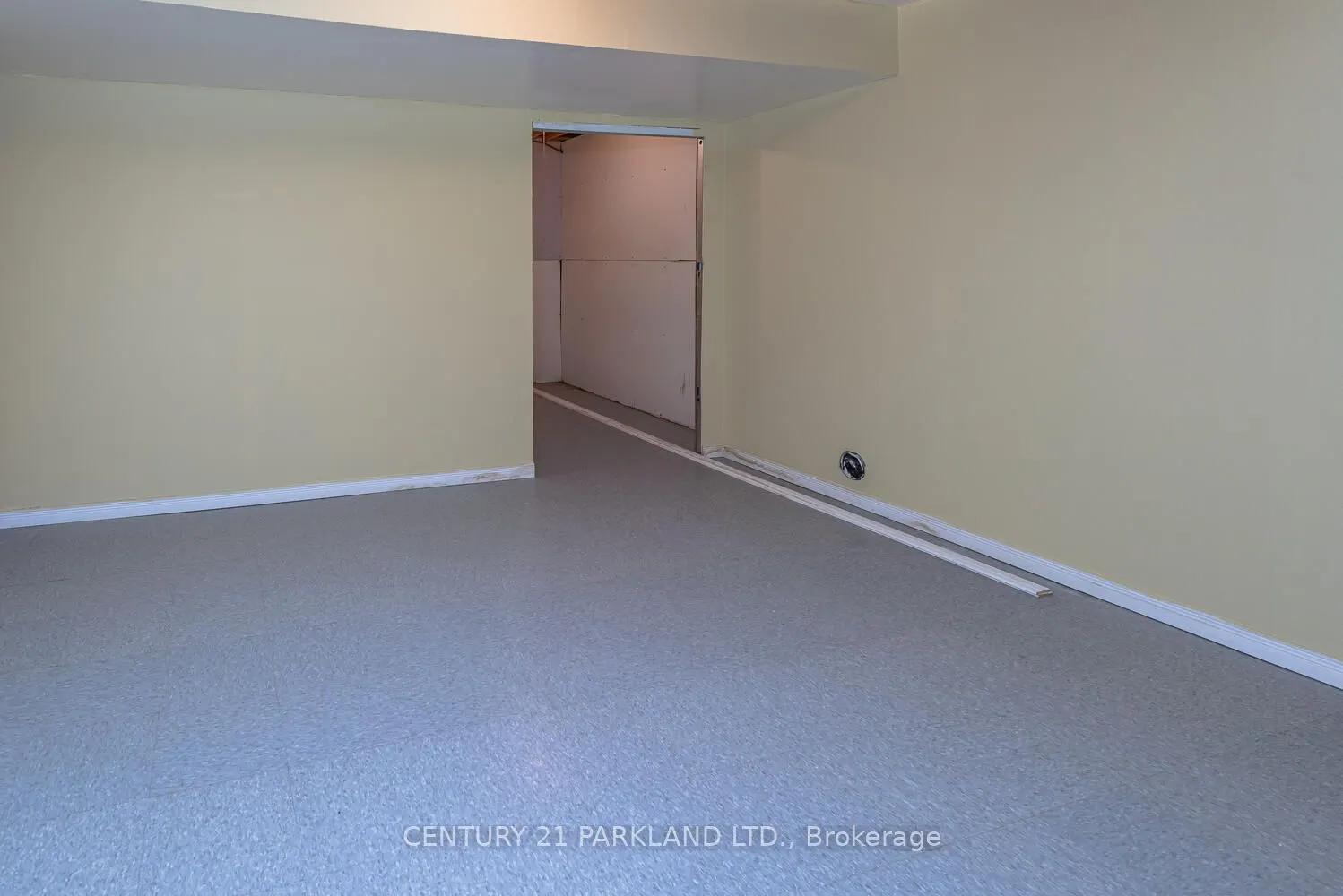85 Canoe Court