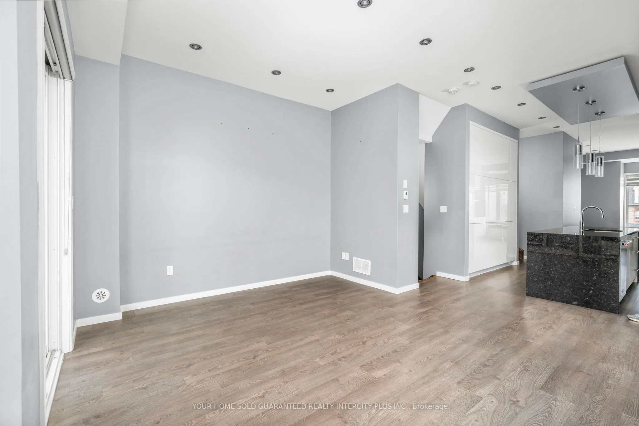 3910 Major Mackenzie Drive