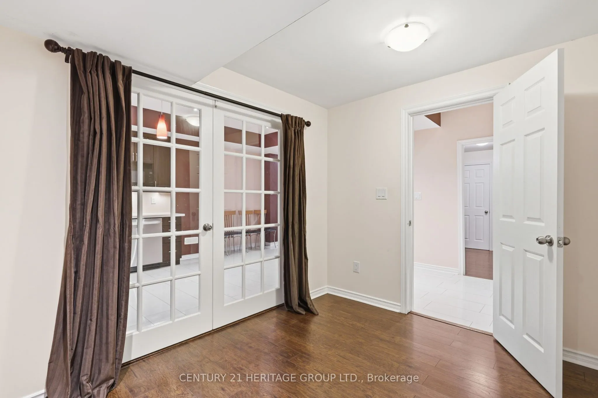 19 Dunrobin Crescent #Lower