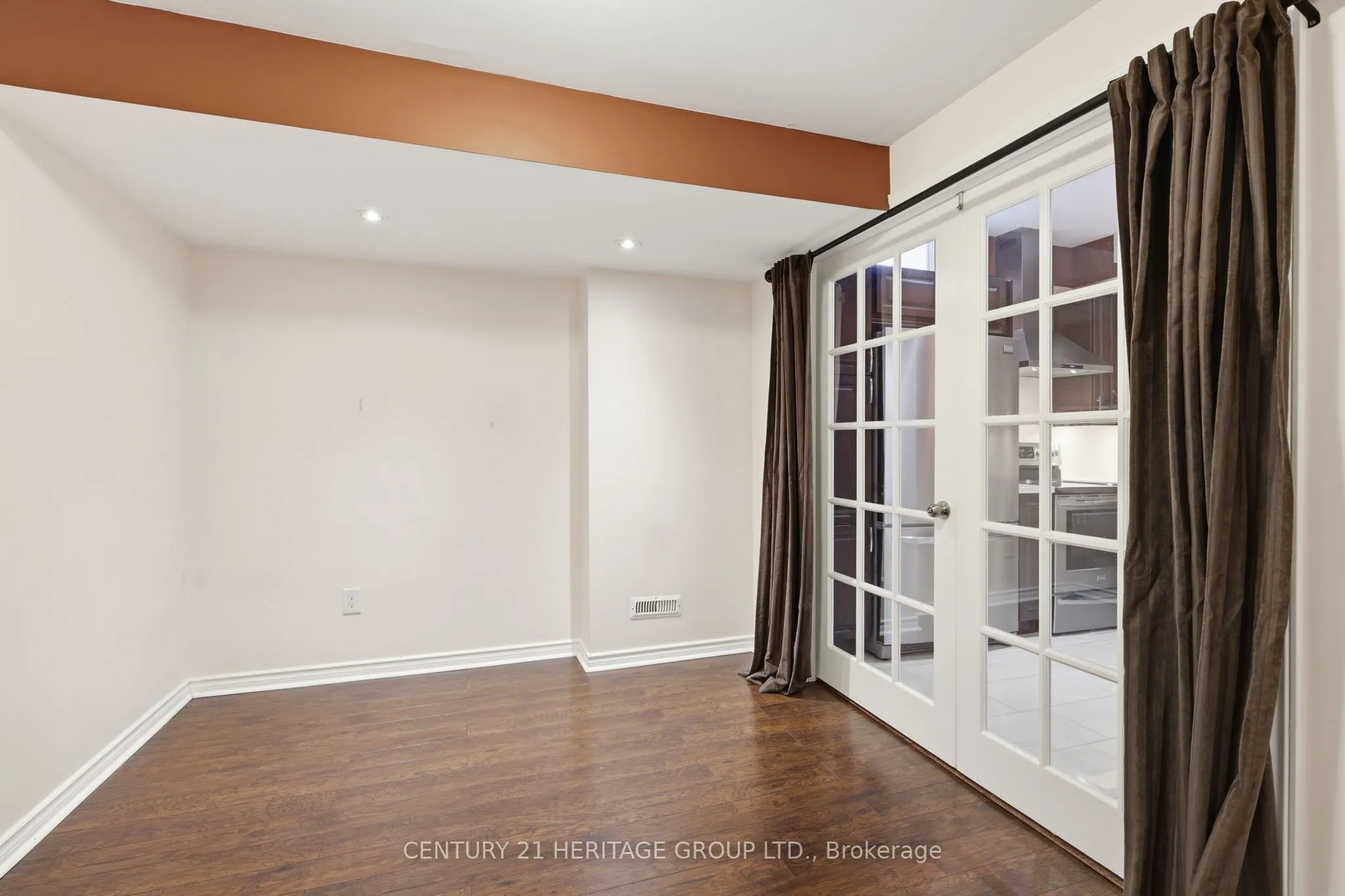 19 Dunrobin Crescent #Lower