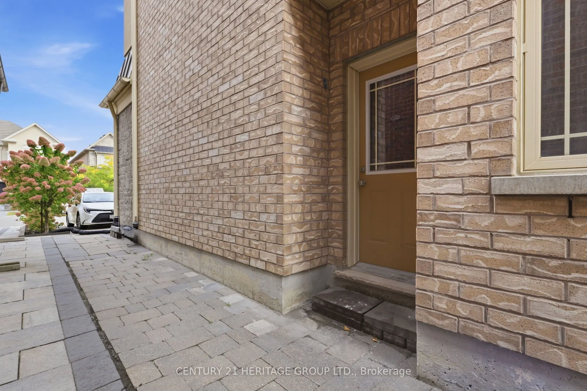 19 Dunrobin Crescent #Lower