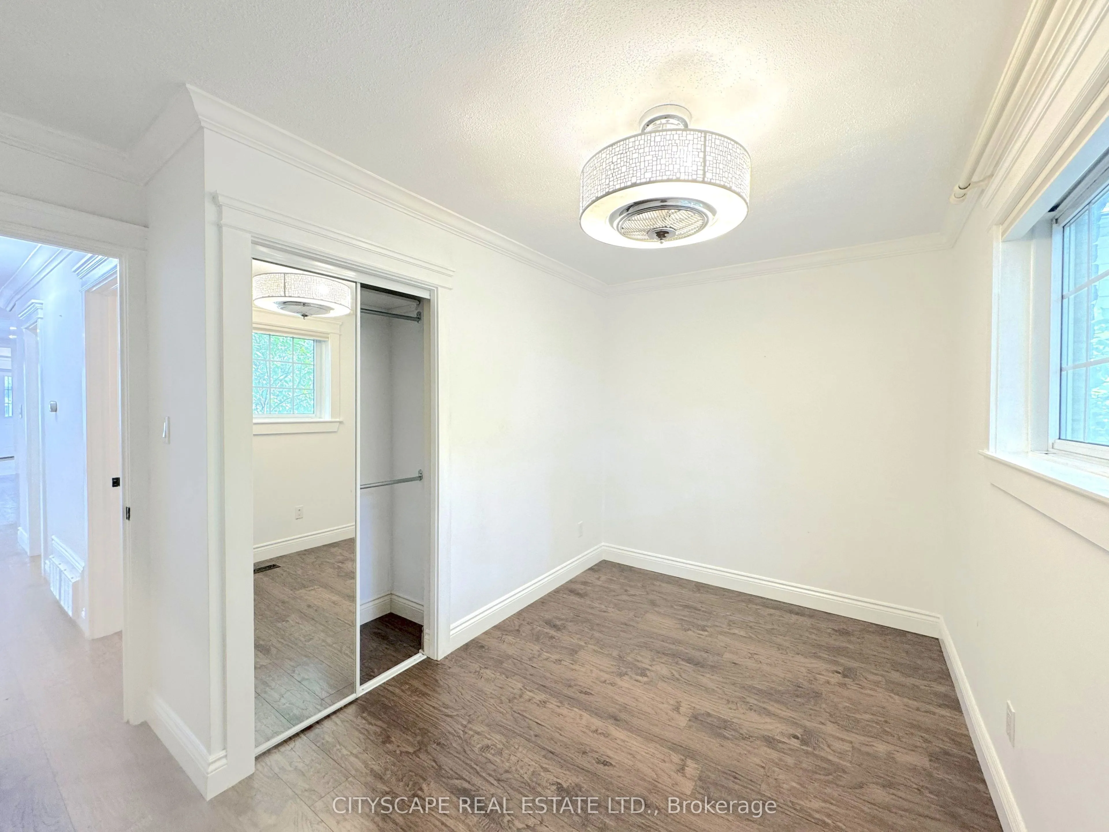 60 Hillview Drive