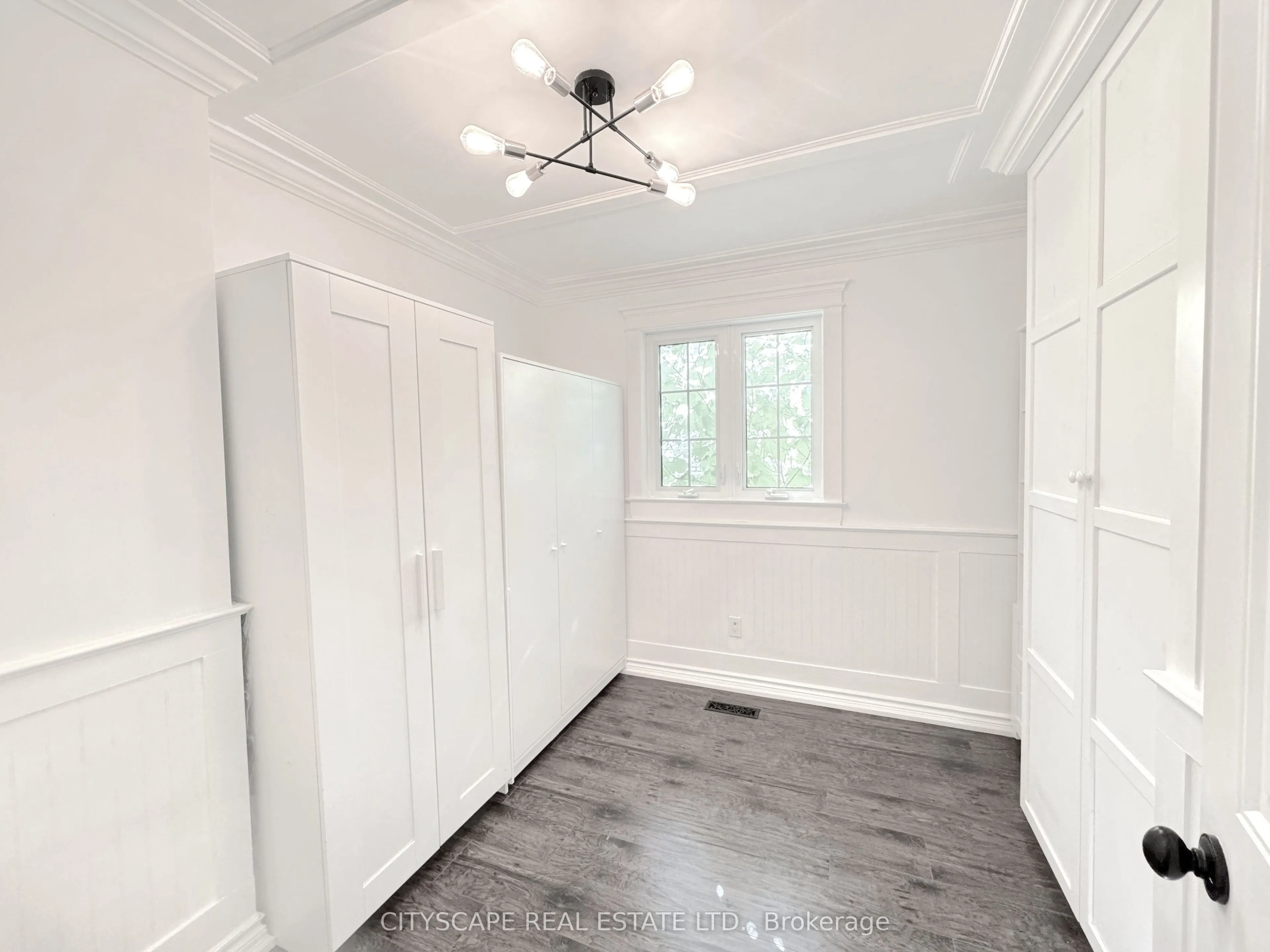 60 Hillview Drive