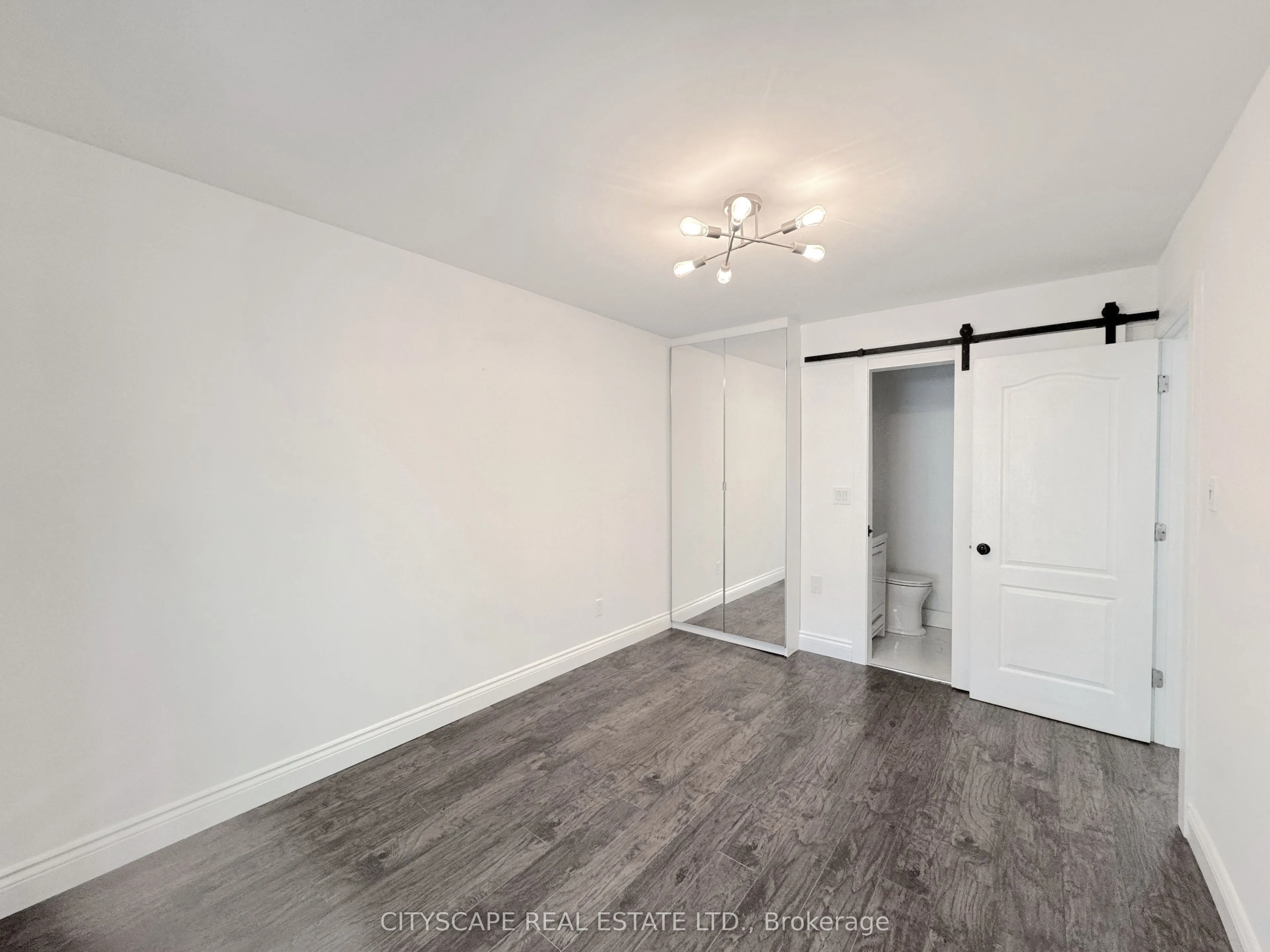 60 Hillview Drive