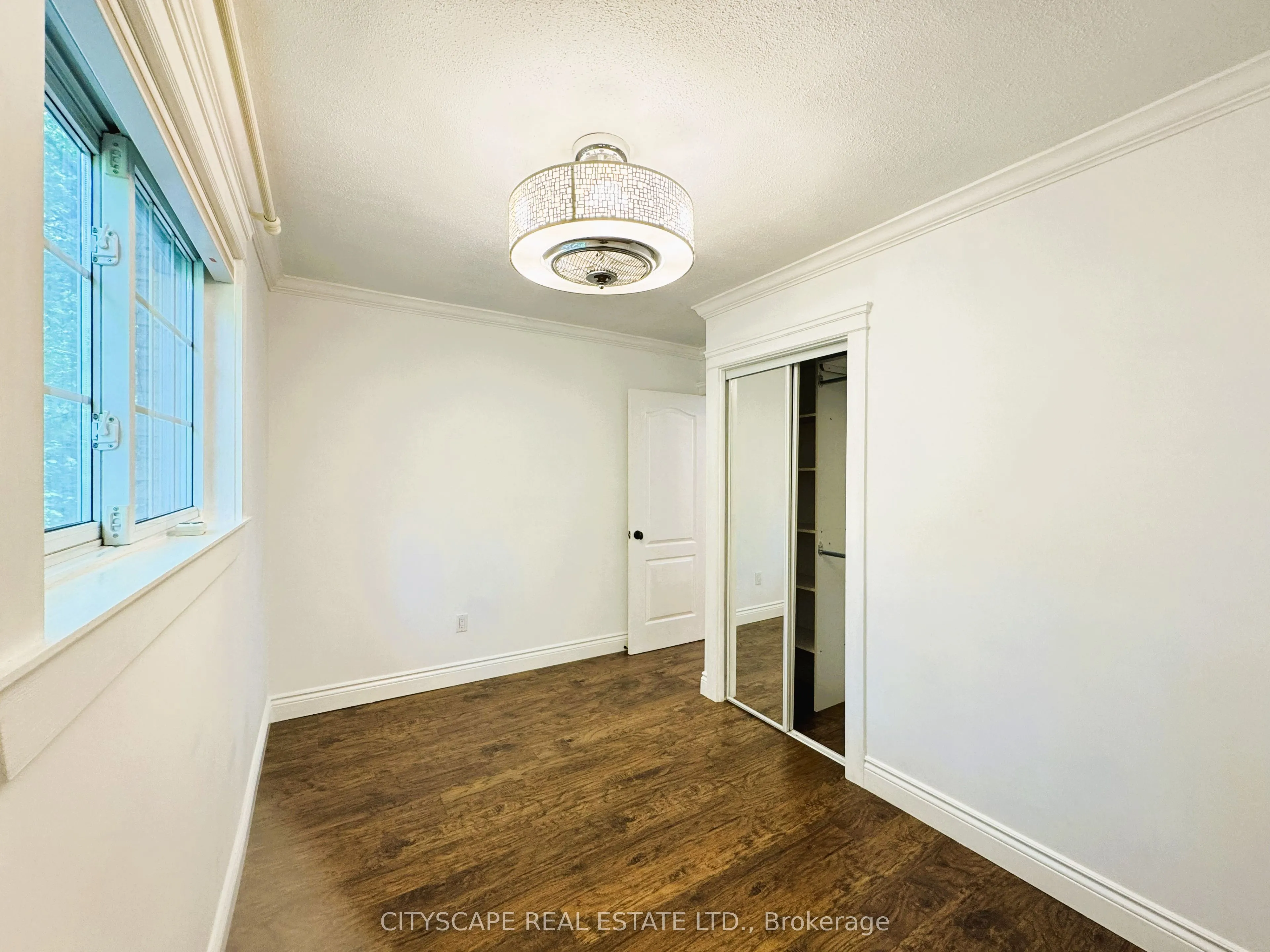 60 Hillview Drive