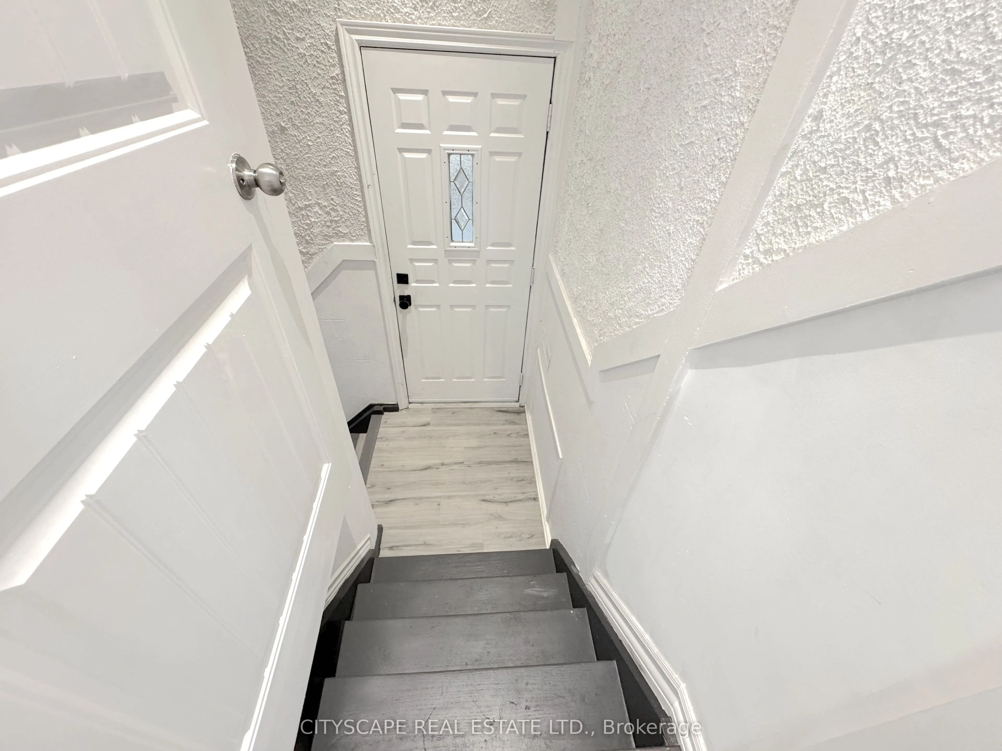 60 Hillview Drive