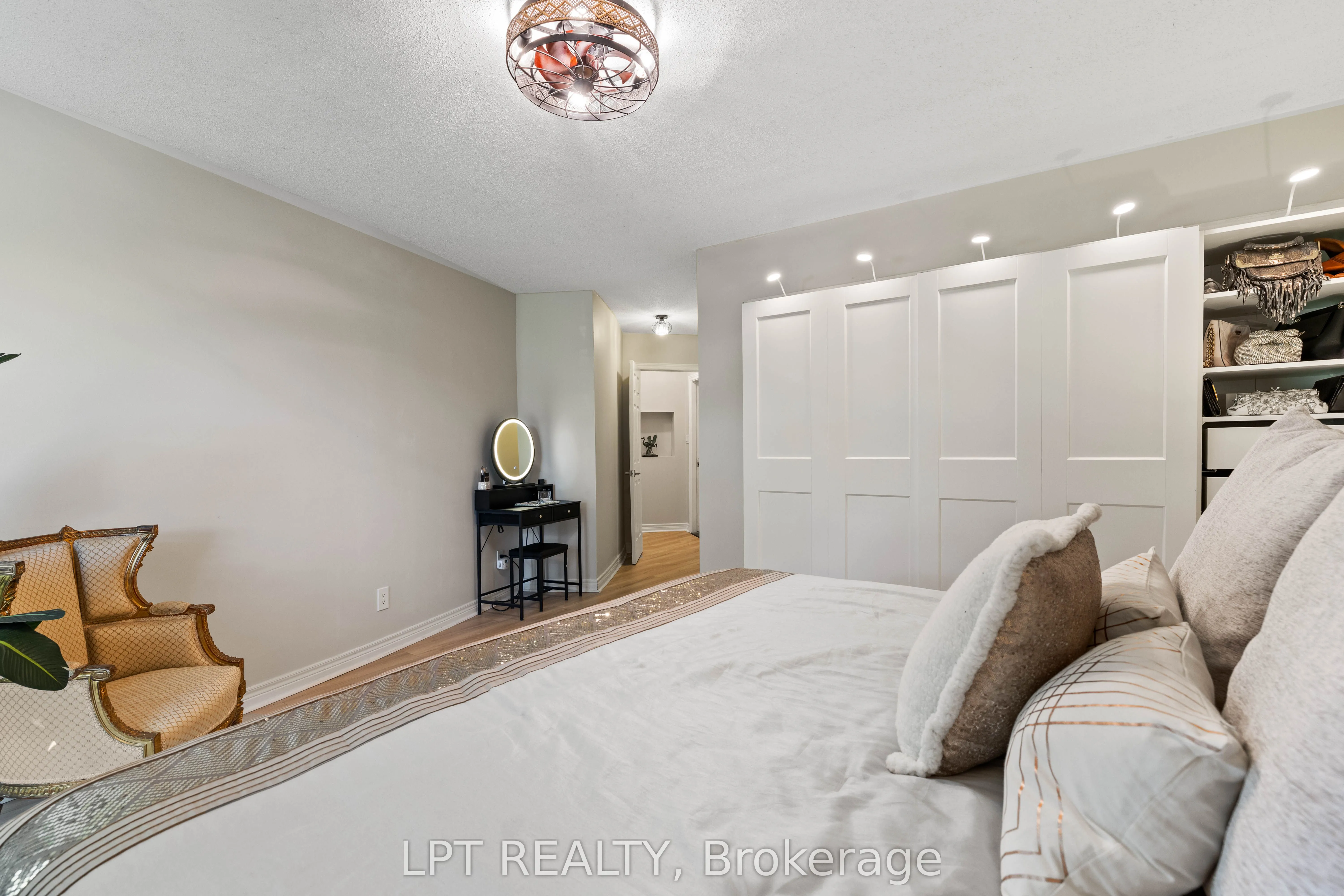 204 The Queensway S