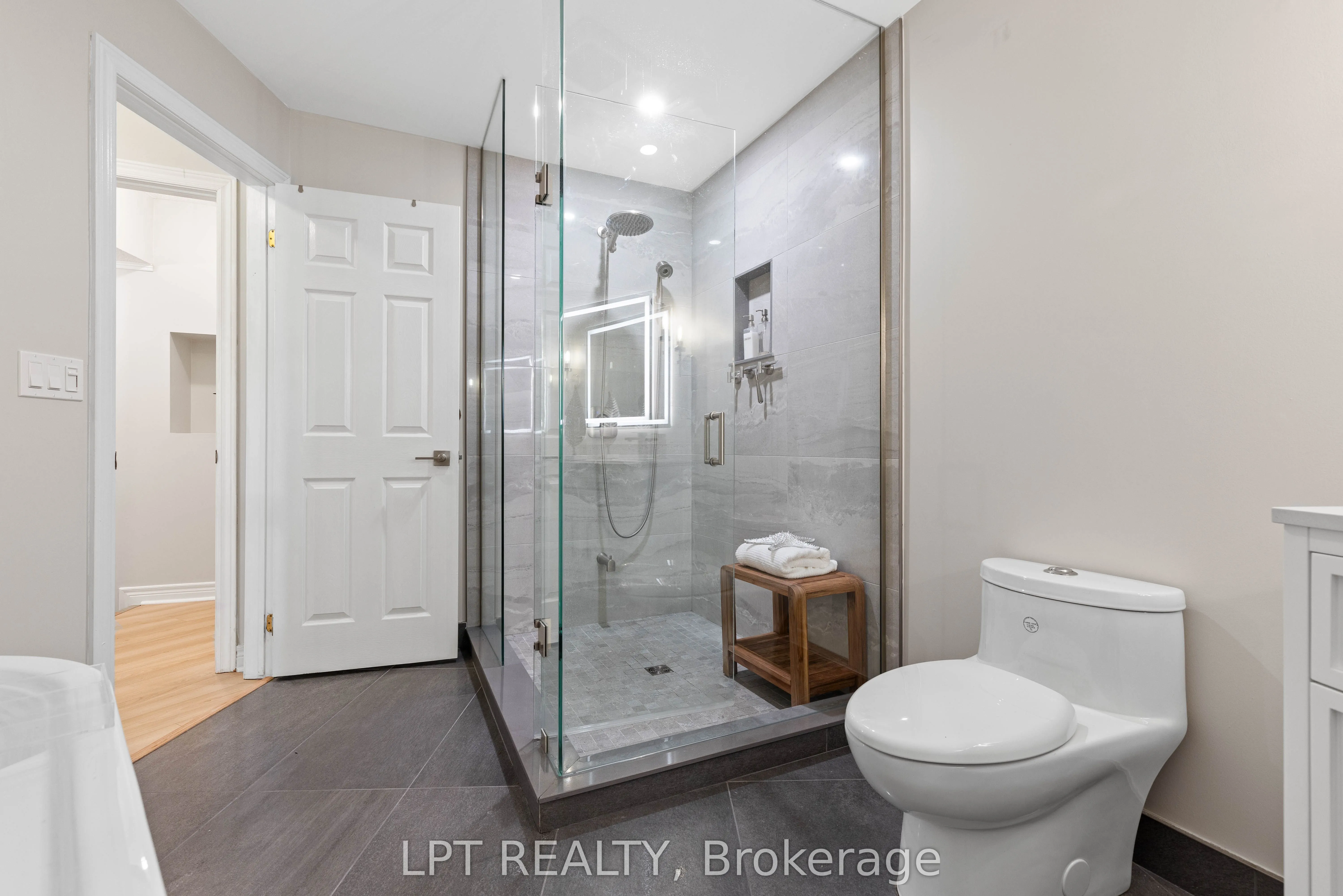 204 The Queensway S