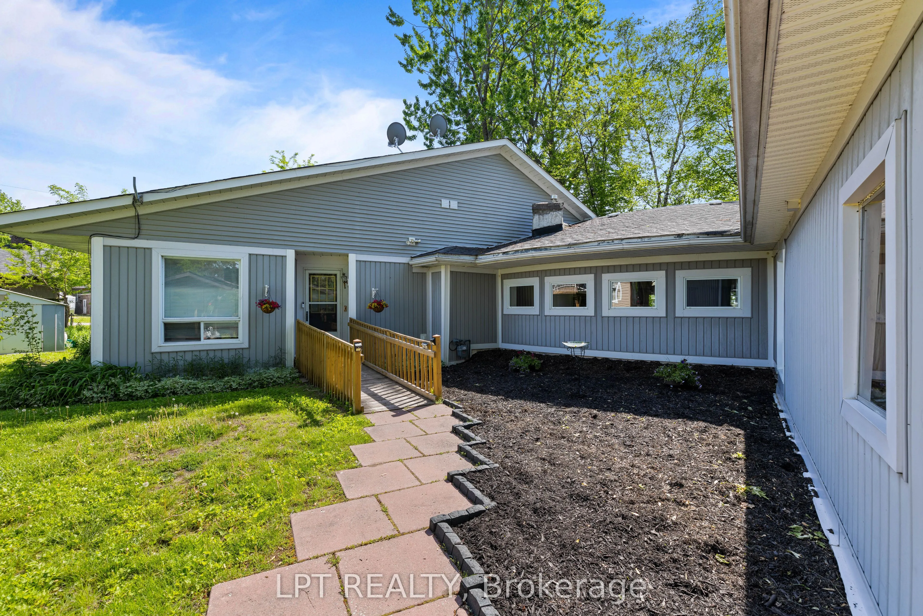 204 The Queensway S