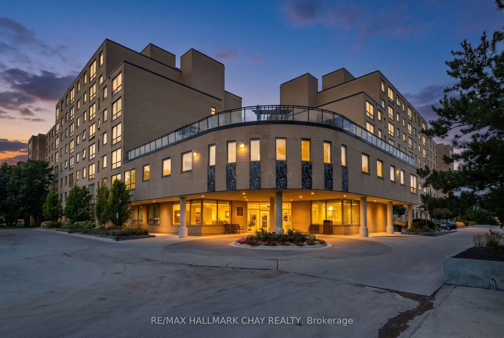 326 Major Mackenzie Drive E #705