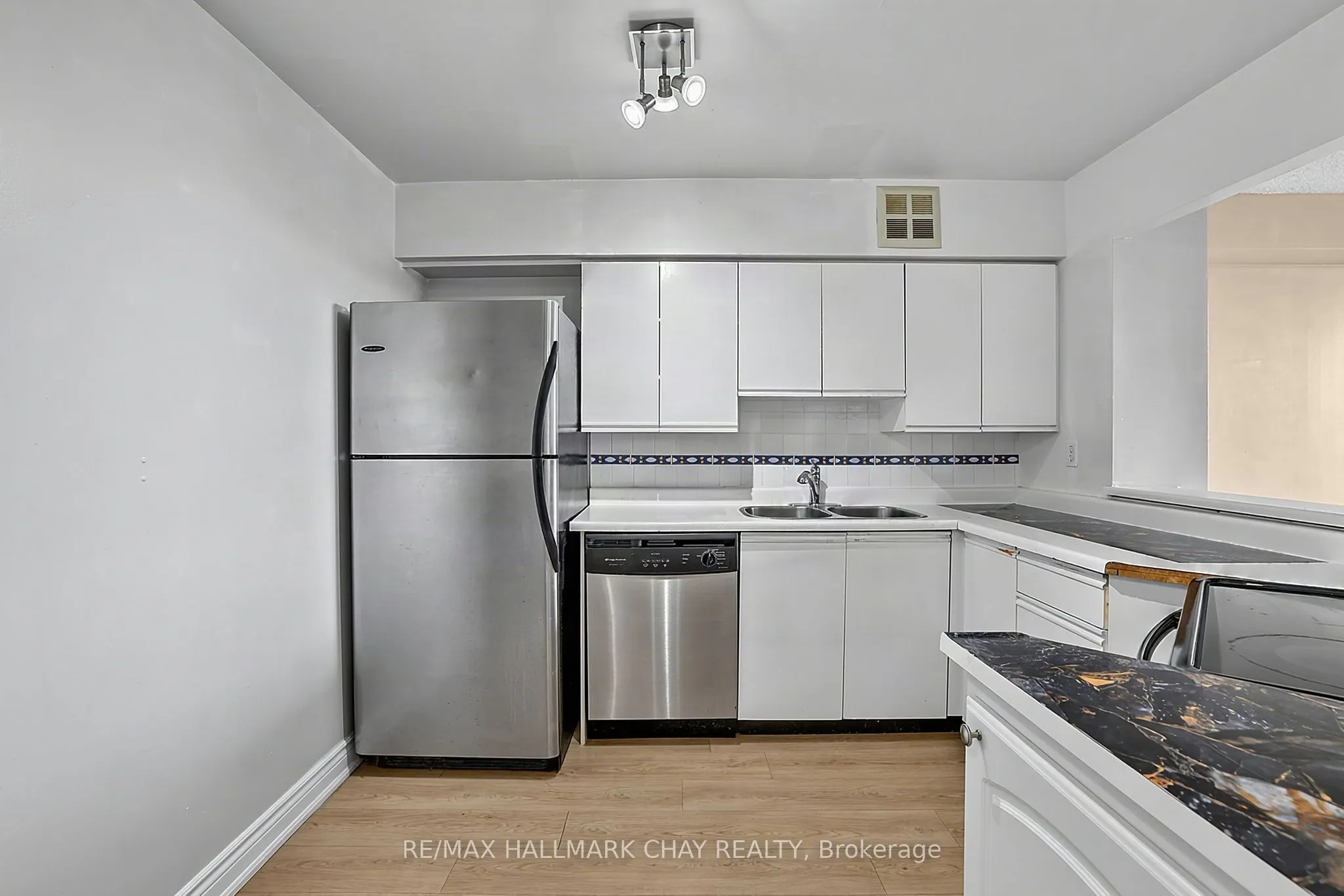 326 Major Mackenzie Drive E #705