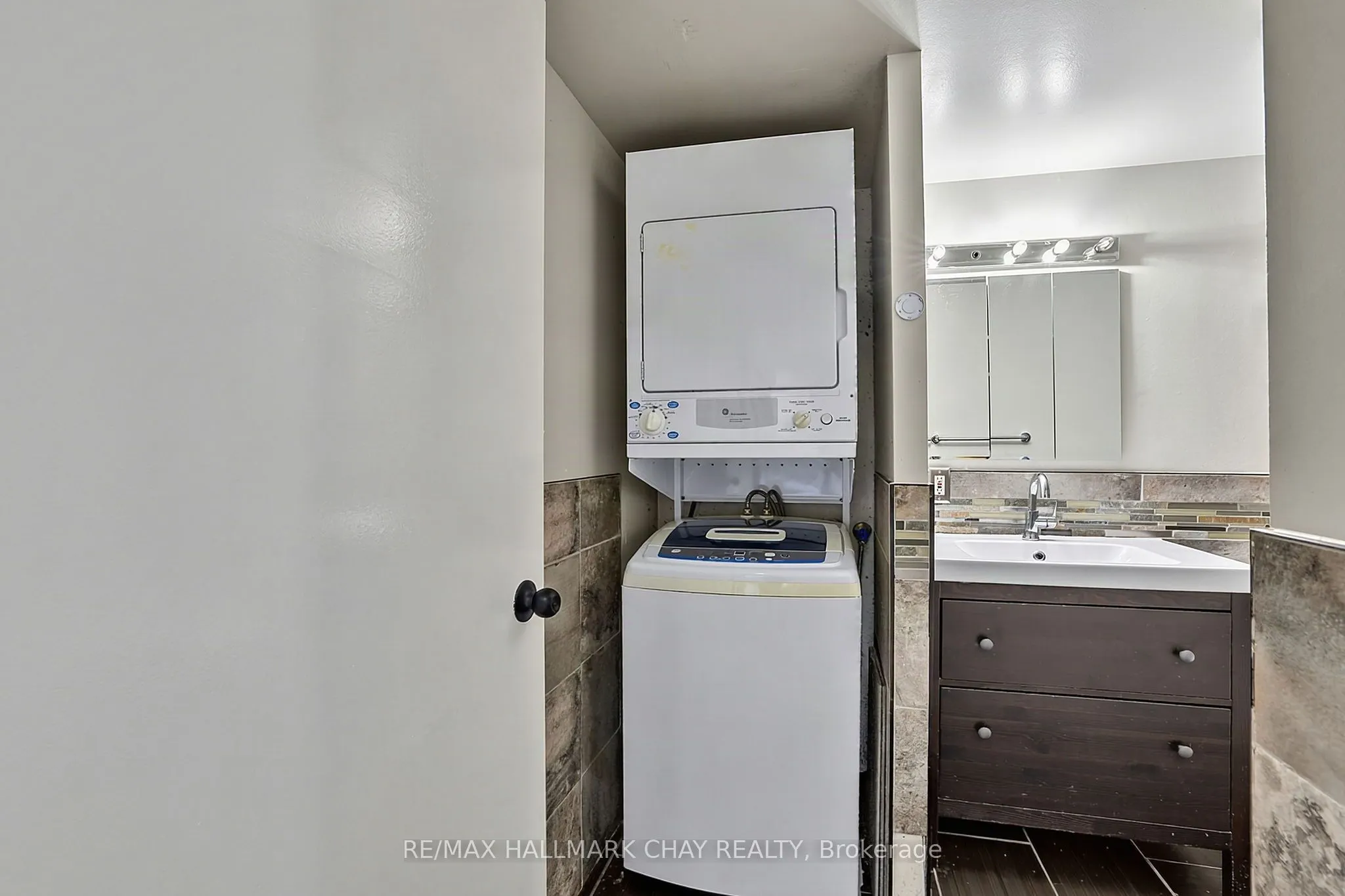 326 Major Mackenzie Drive E #705