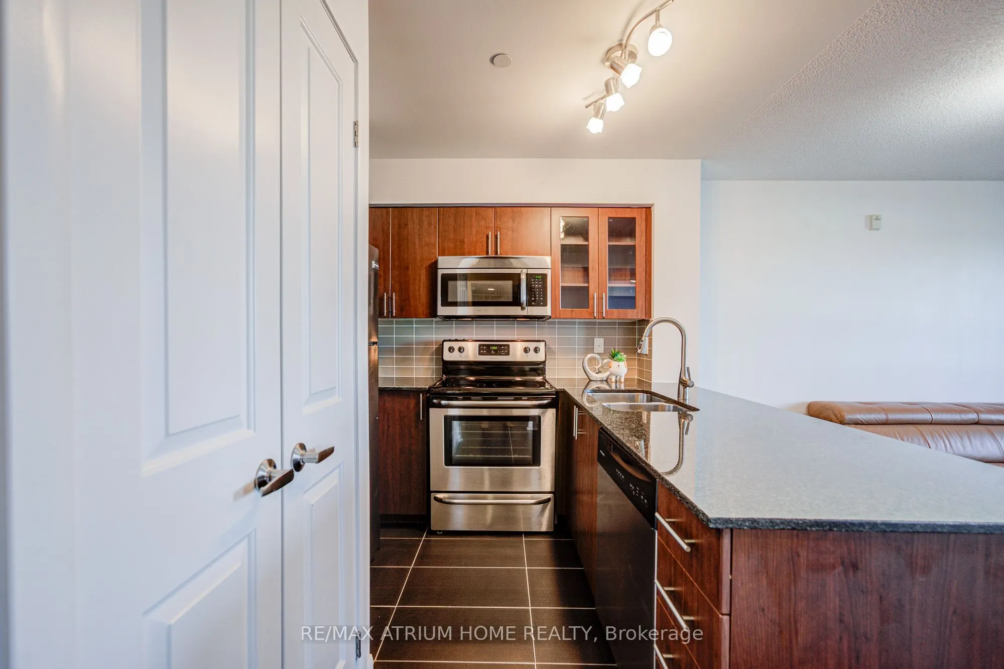 75 Norman Bethune Avenue #904