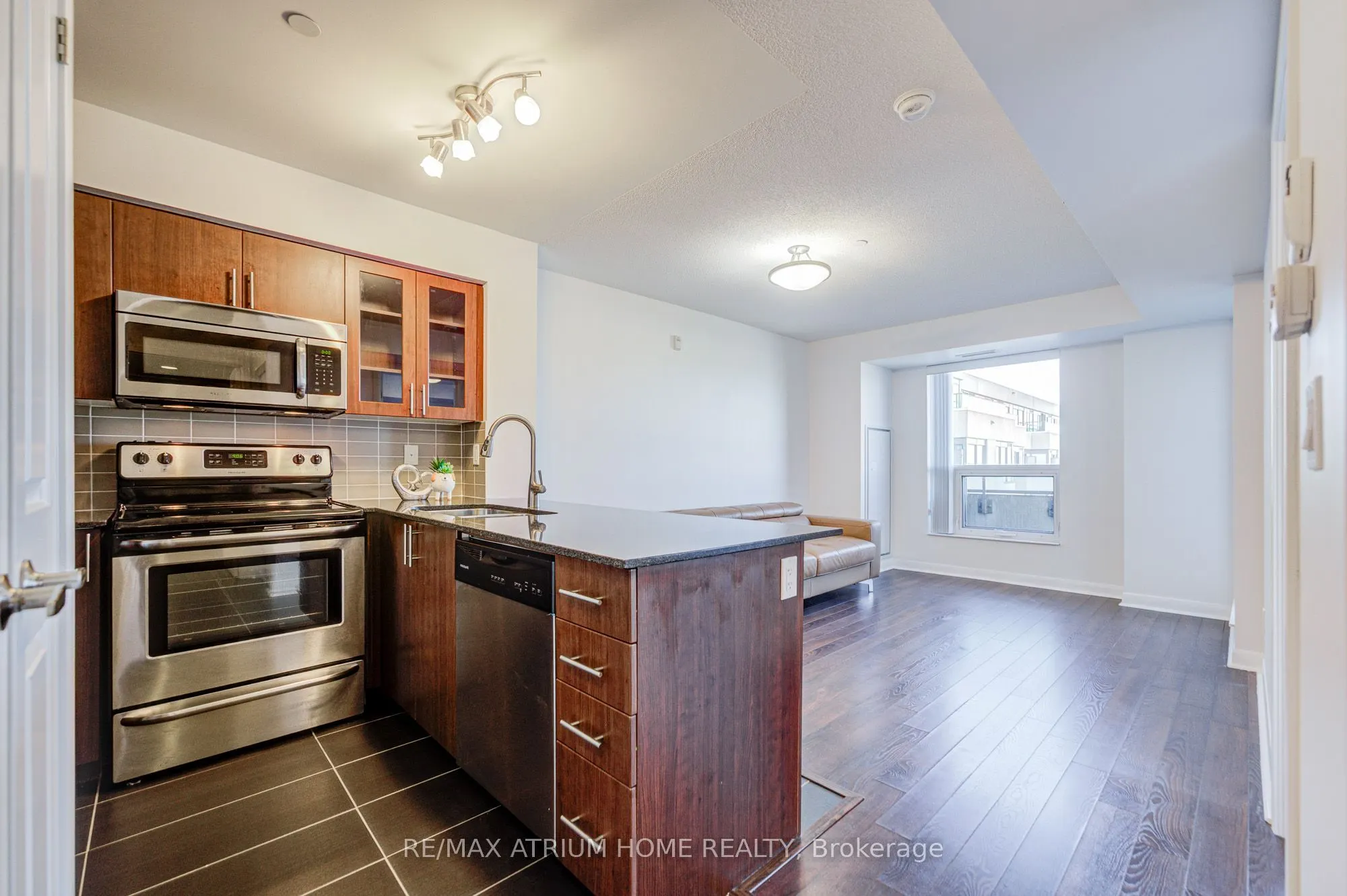 75 Norman Bethune Avenue #904