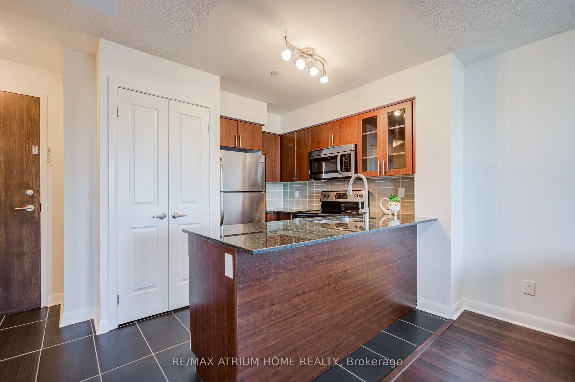 75 Norman Bethune Avenue #904
