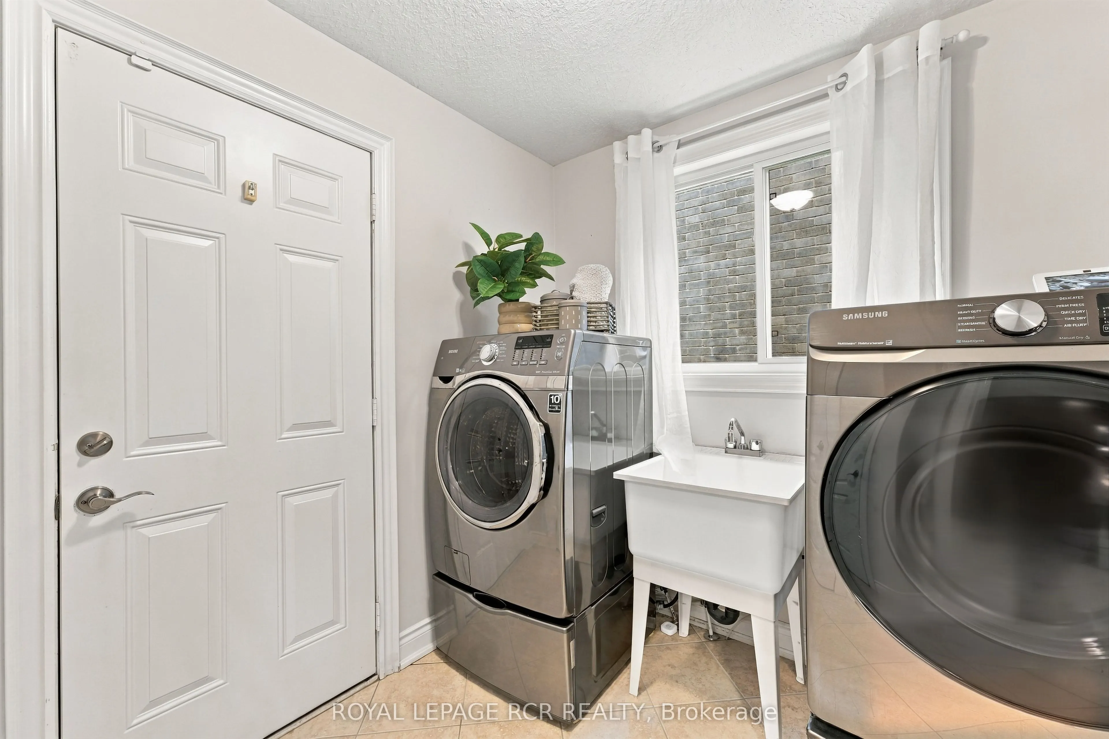 825 Booth Avenue