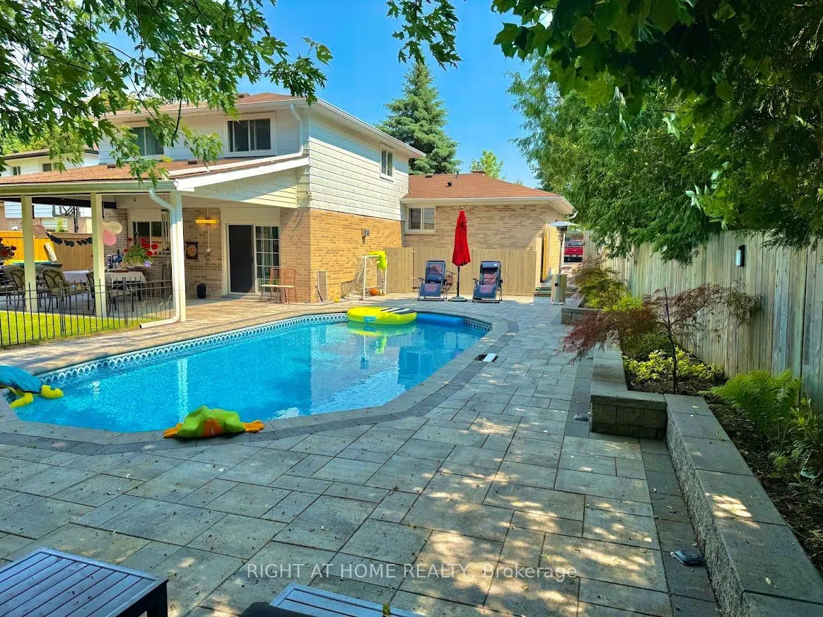 315 Roywood Crescent
