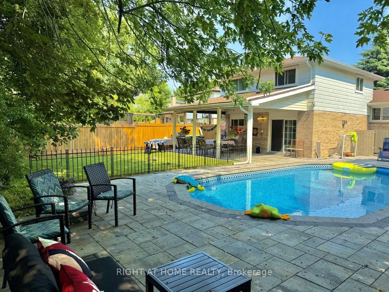 315 Roywood Crescent