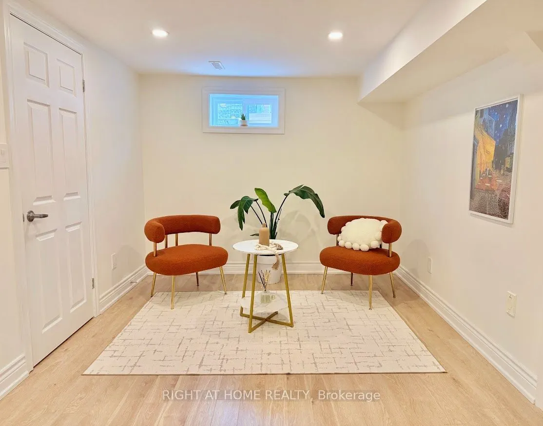 315 Roywood Crescent