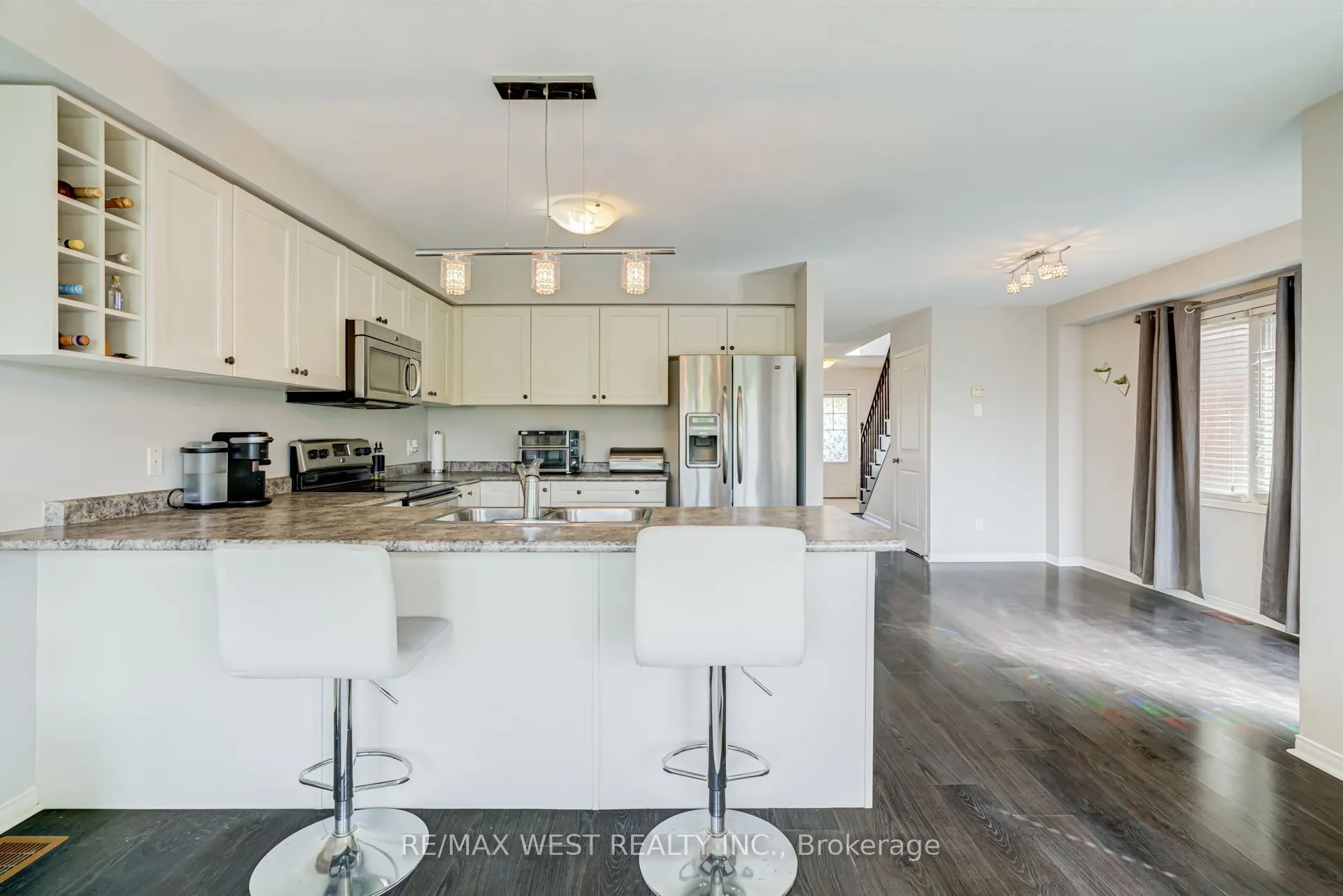 12 Hoard Avenue S