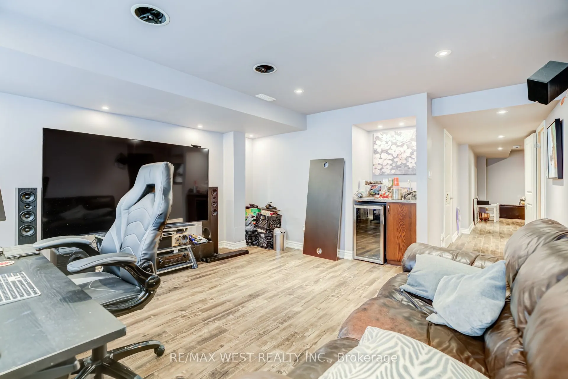 12 Hoard Avenue S